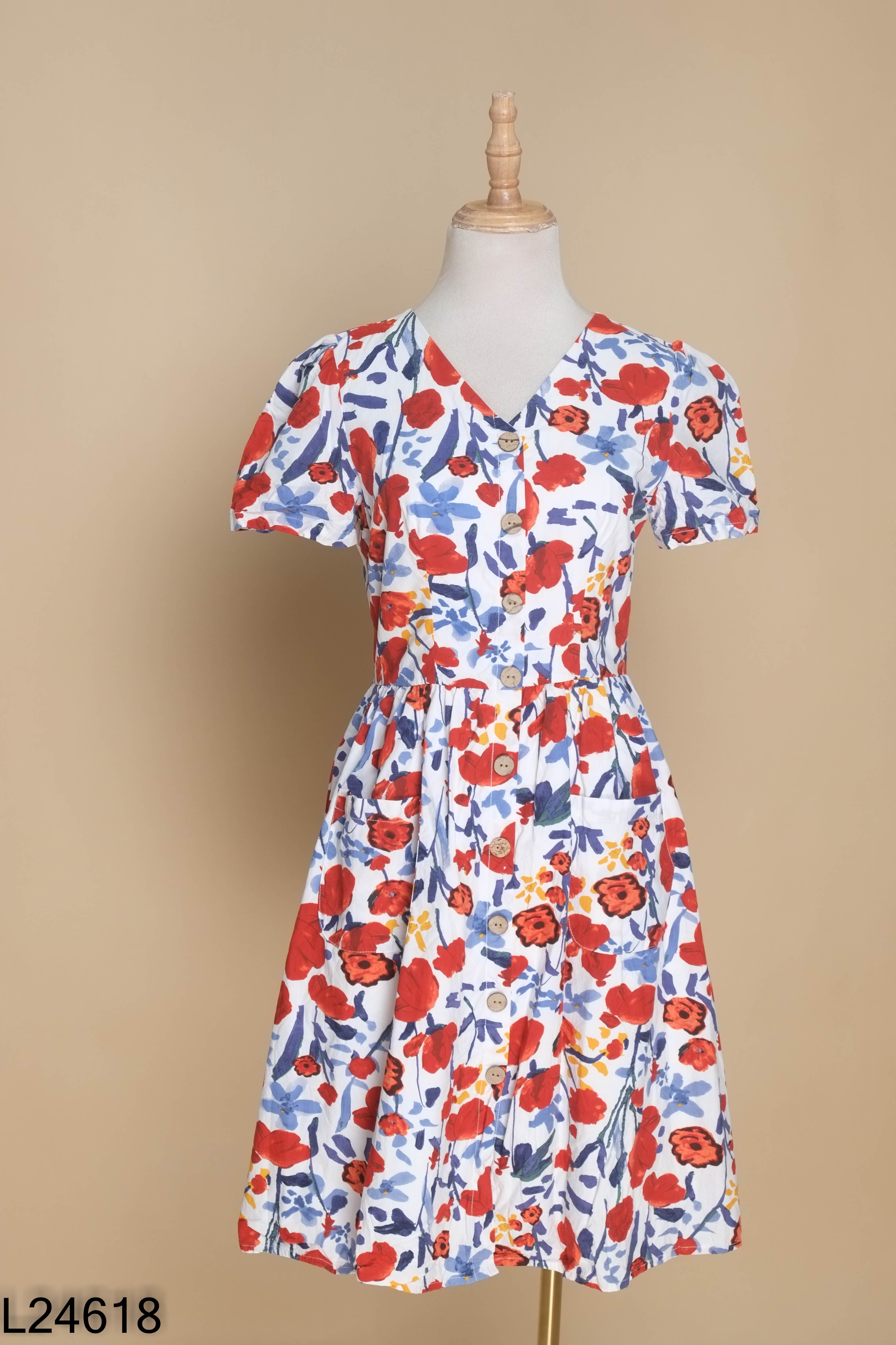 Váy ADORE DRESS trắng phối hoa
