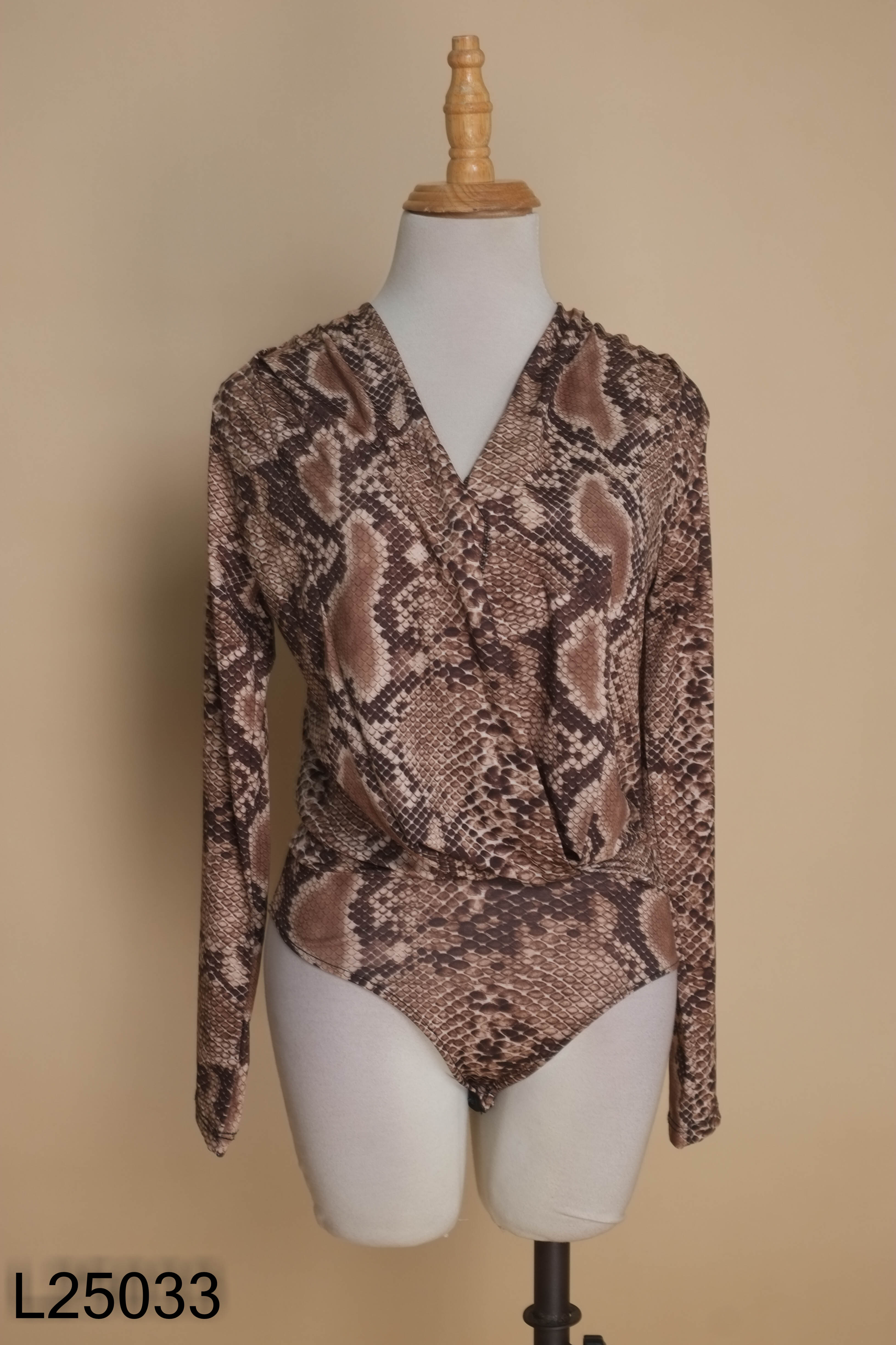 Áo nâu ZARA bodysuit họa tiết da rắn