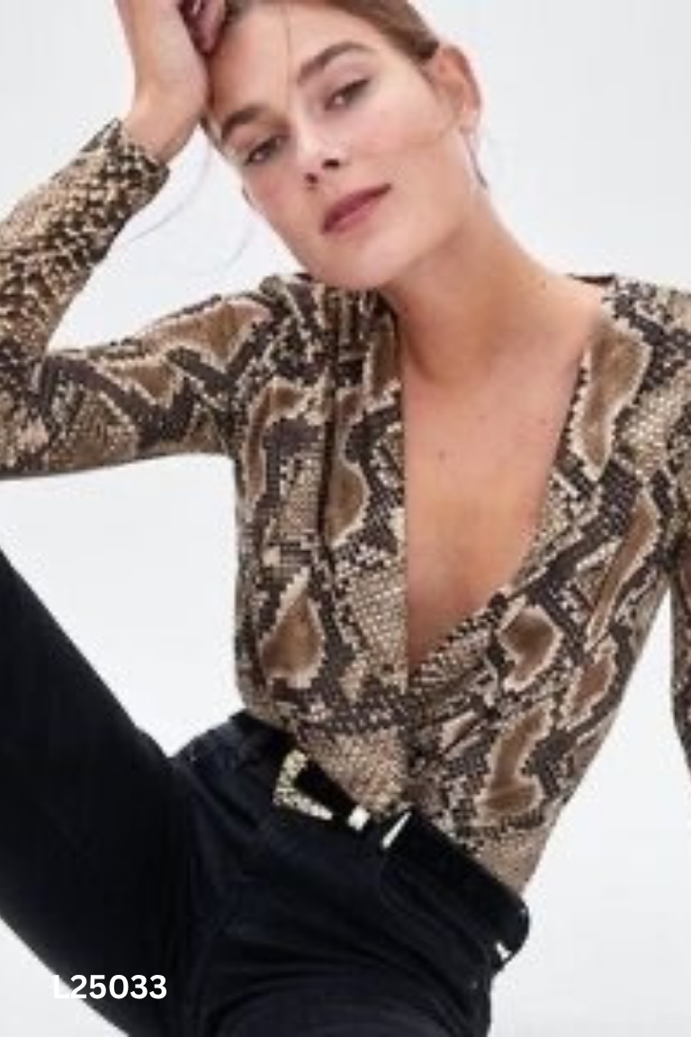Áo nâu ZARA bodysuit họa tiết da rắn