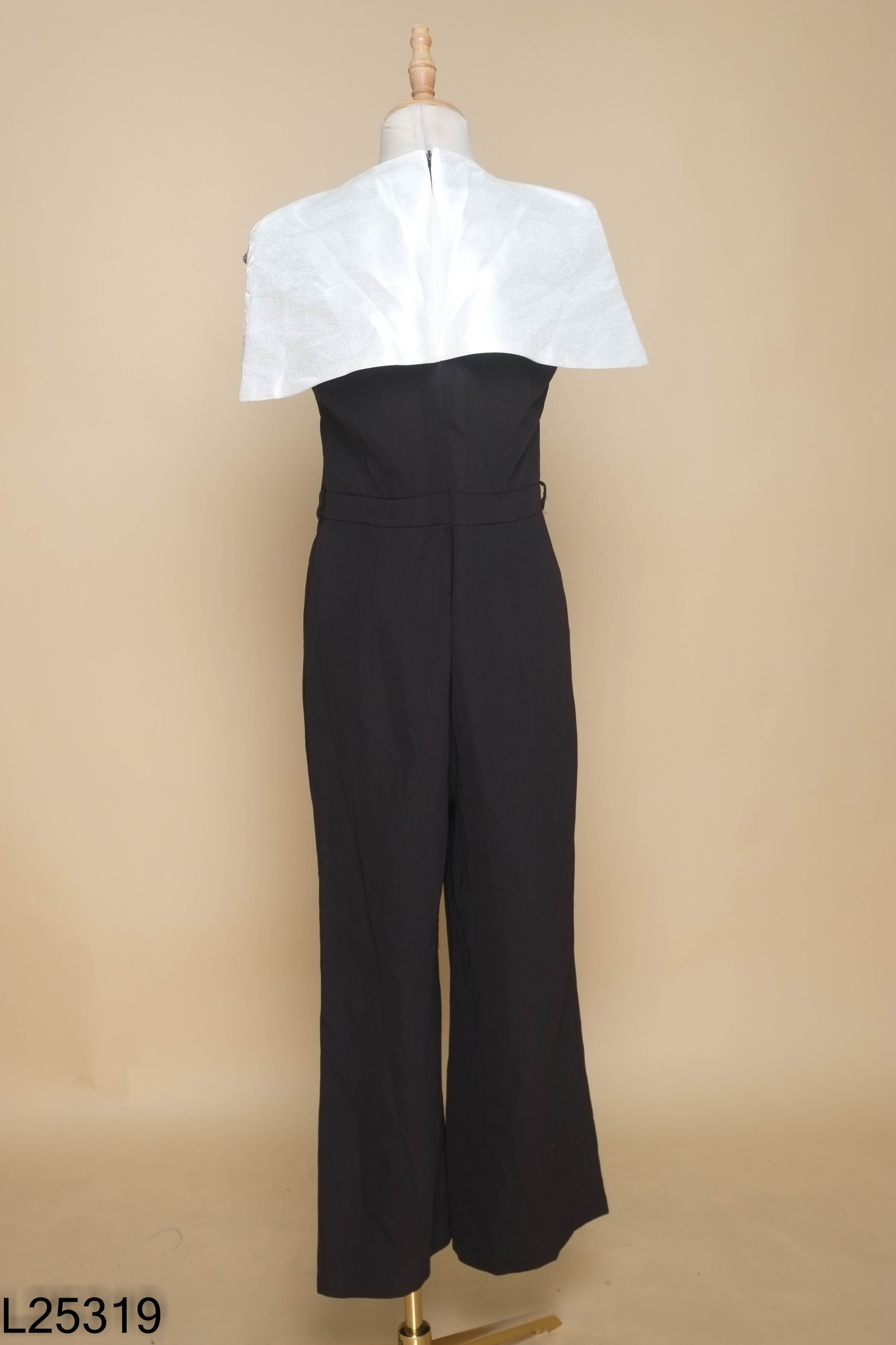 Jumpsuit RICCI đen phối choàng vai trắng