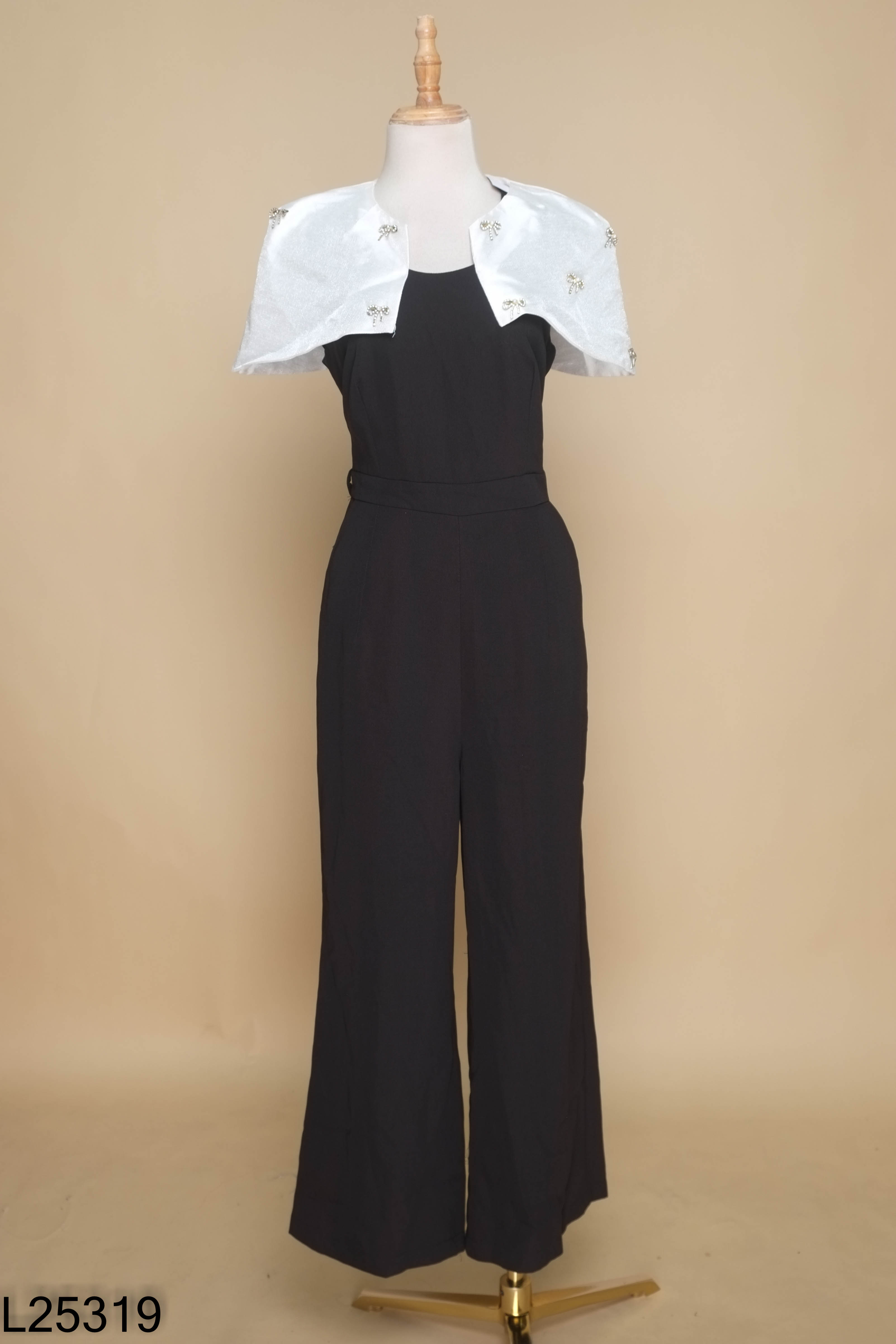 Jumpsuit RICCI đen phối choàng vai trắng
