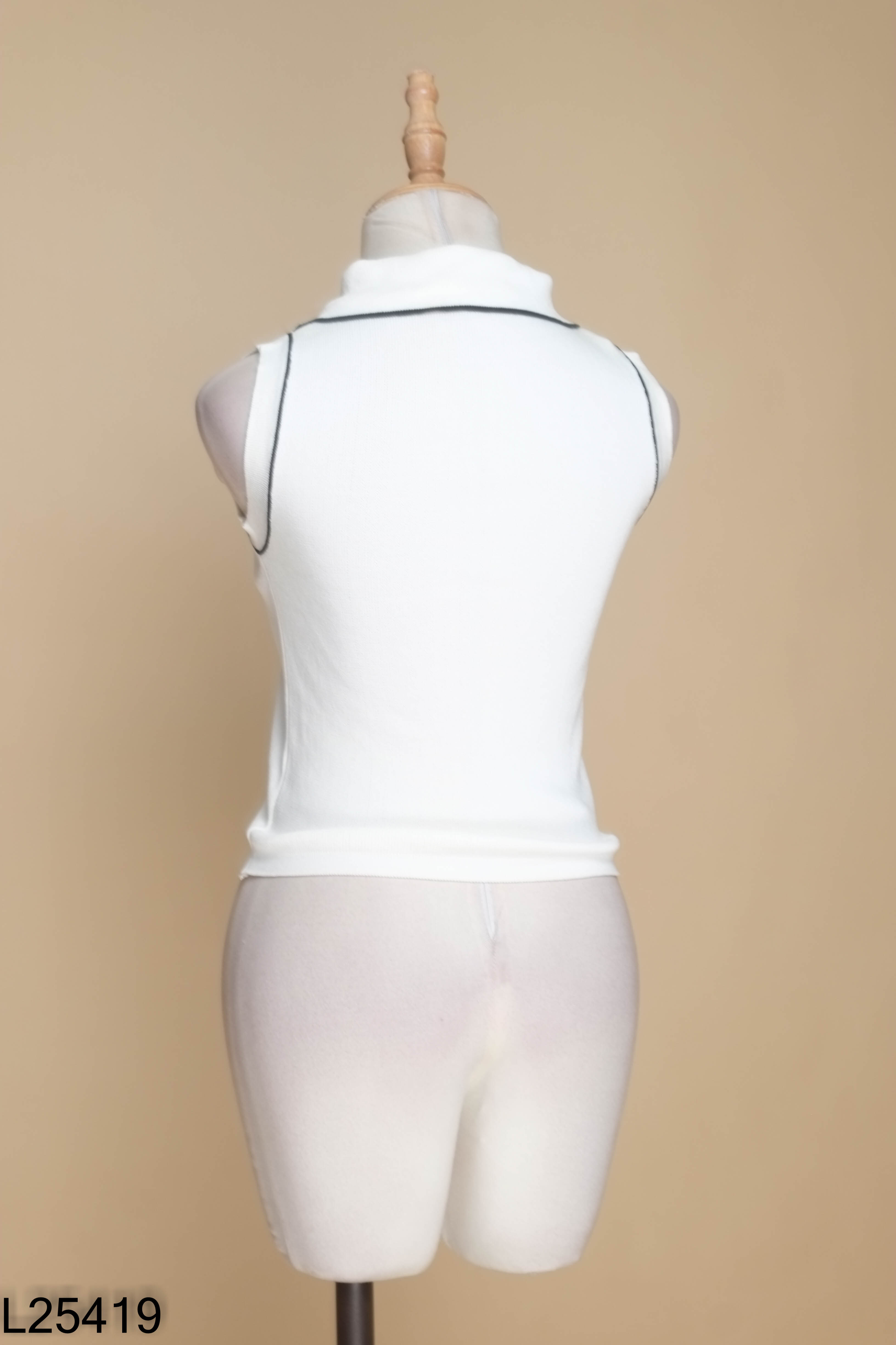 Áo ba lỗ trắng cúc đồng
