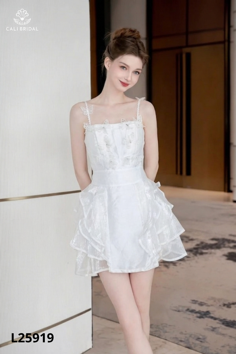 Váy trắng đính bướm