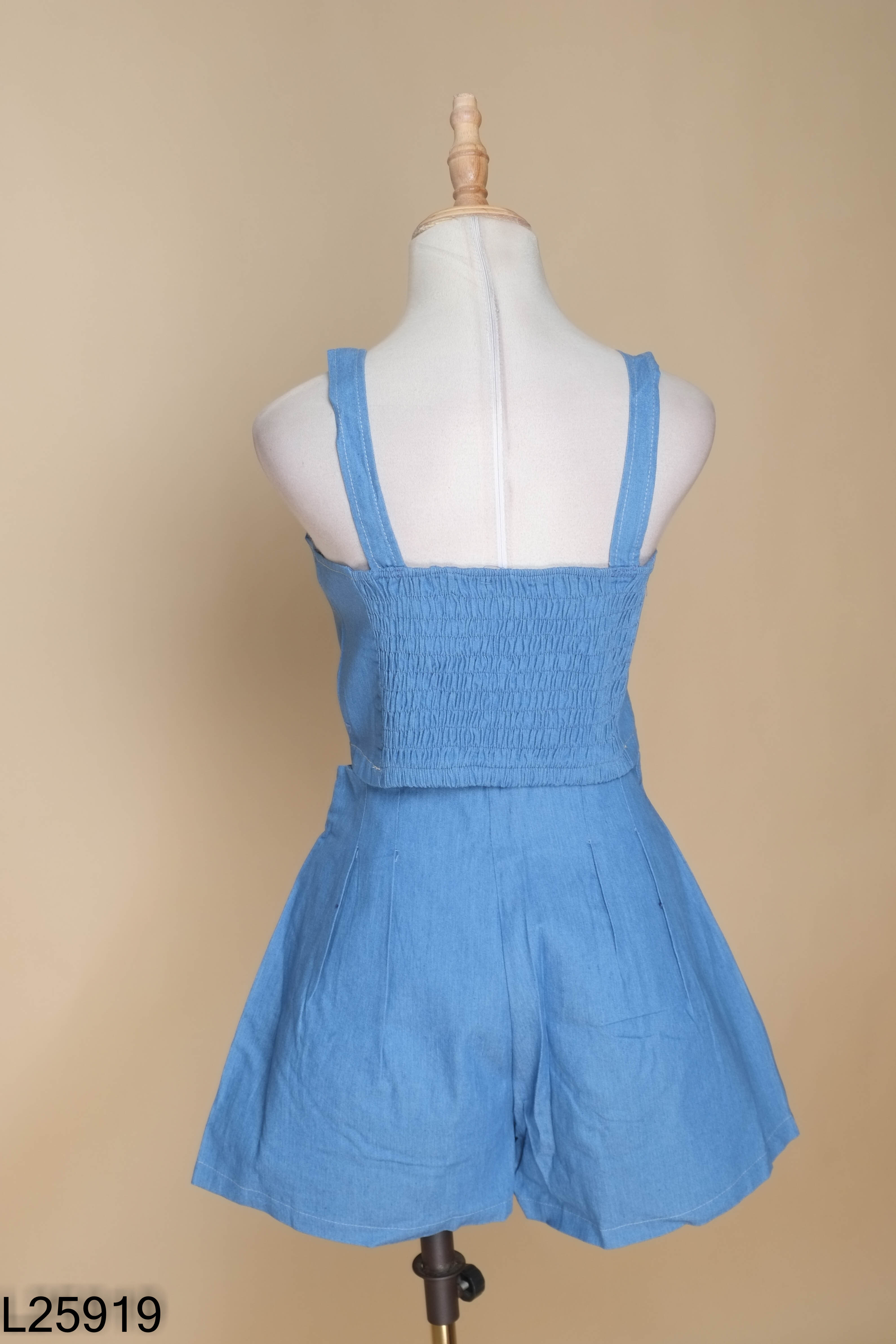NEWTAG Set jean áo quây hai dây + quần short xanh nhạt
