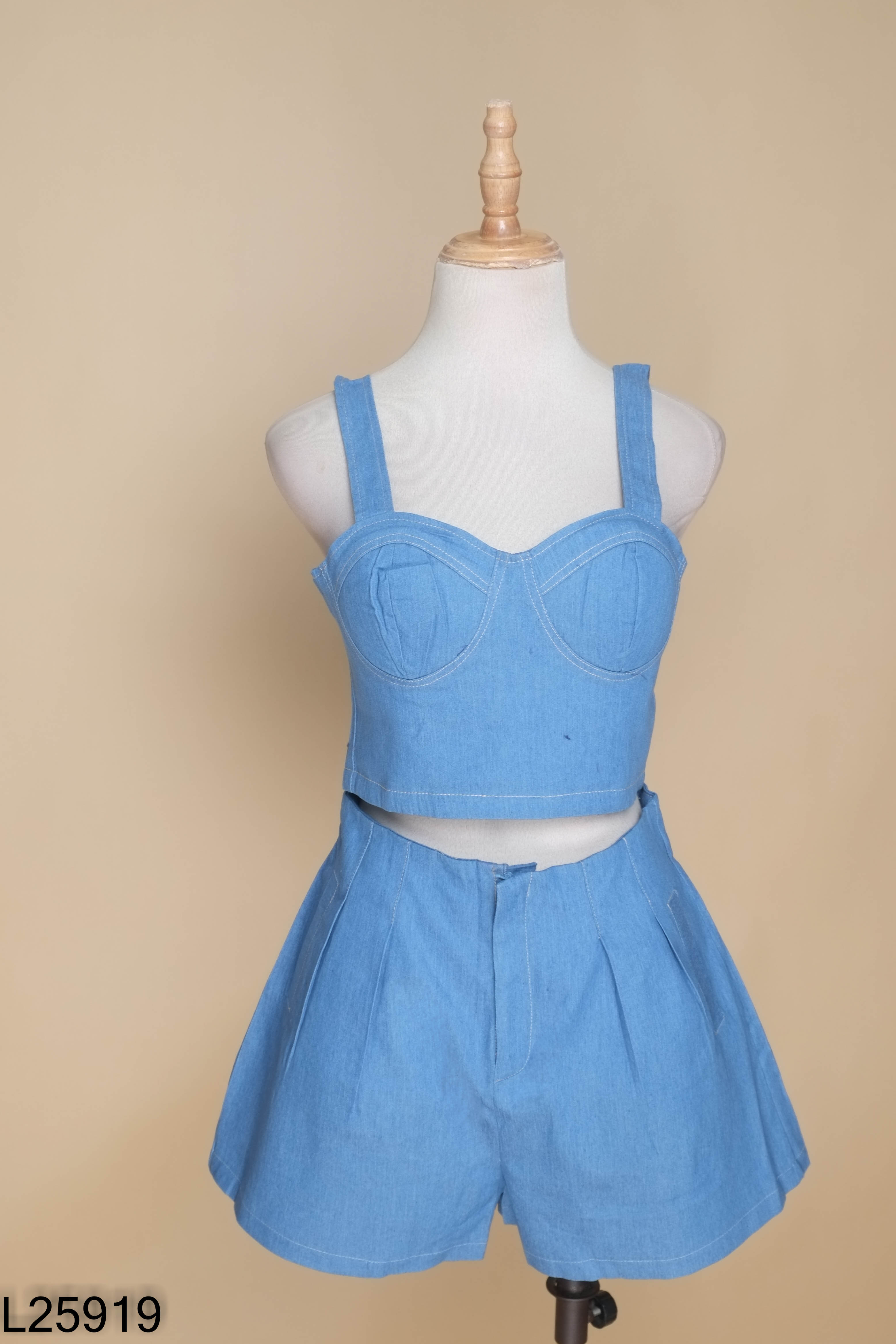 NEWTAG Set jean áo quây hai dây + quần short xanh nhạt