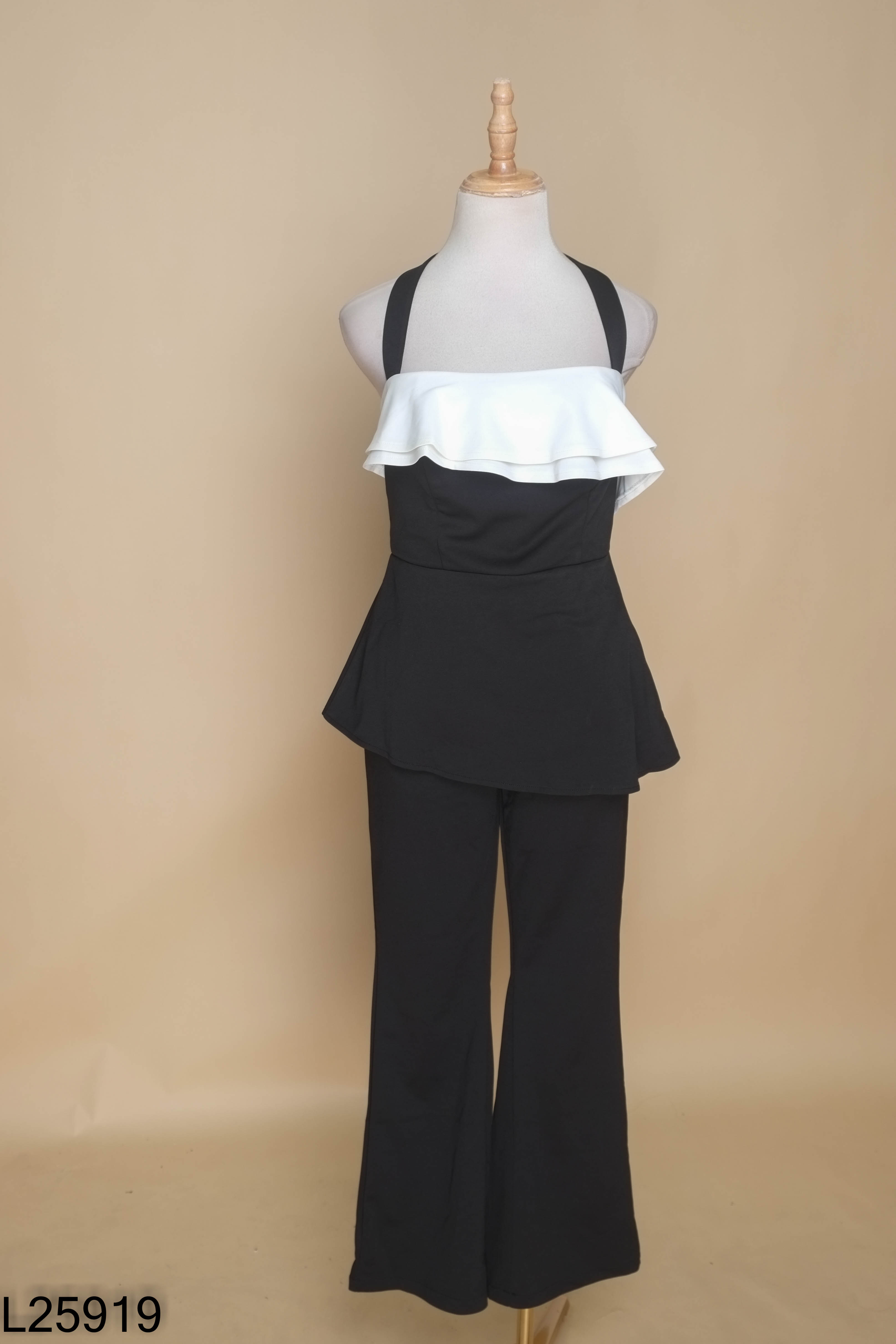 NEWTAG Set áo áo quây + quần dài đen