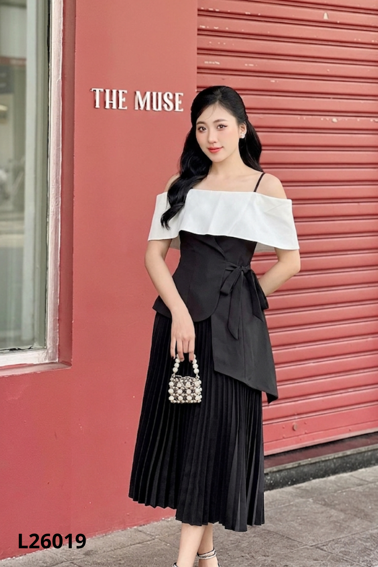 Váy đen phối trắng hai dây