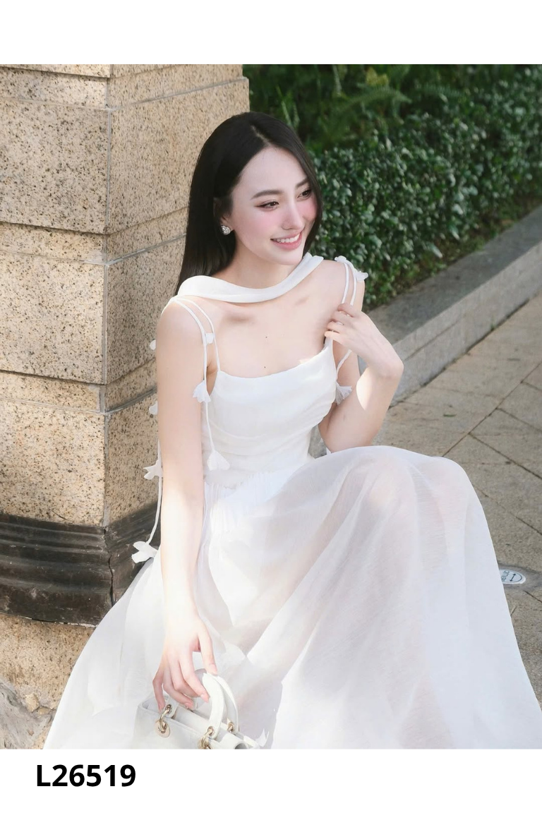 Váy hai dây trắng sữa CHOUCHOU phối kiểu