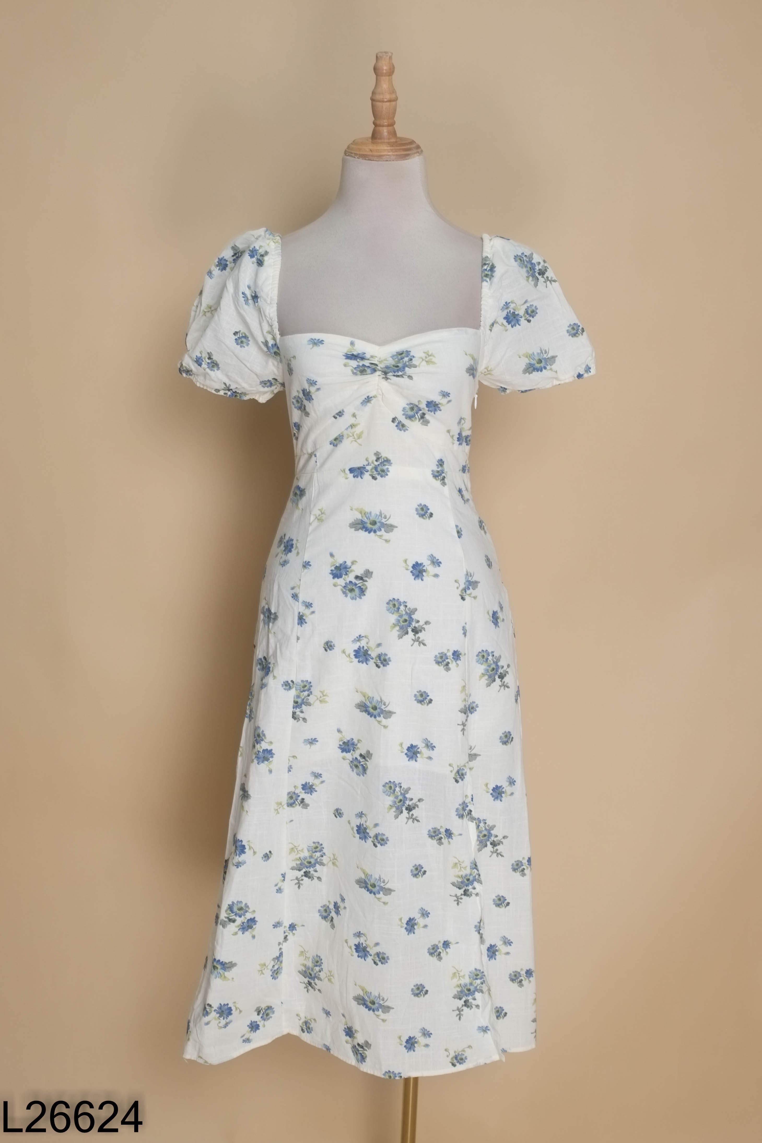 Váy linen be hoa xanh