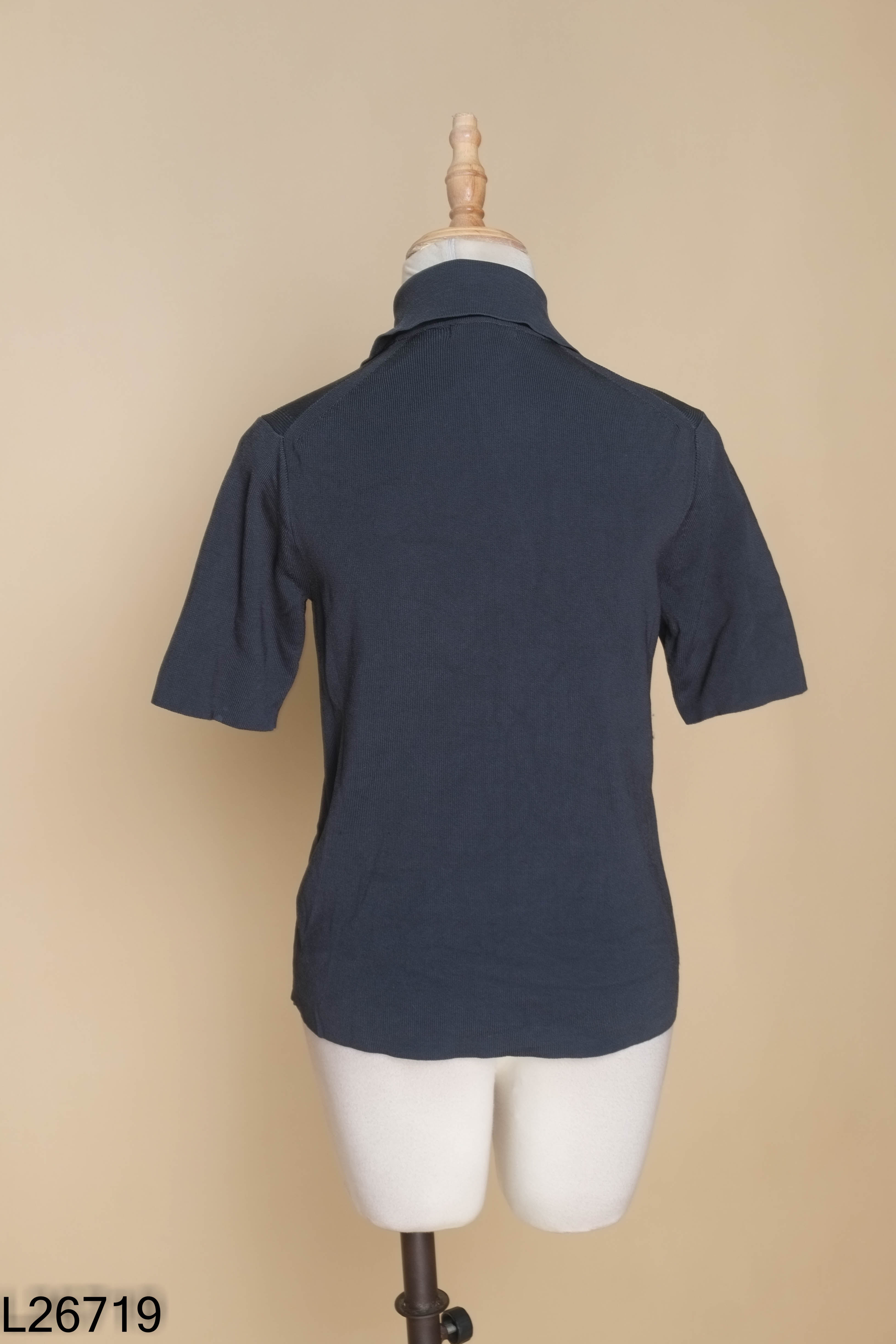 Áo UNIQLO xanh đậm