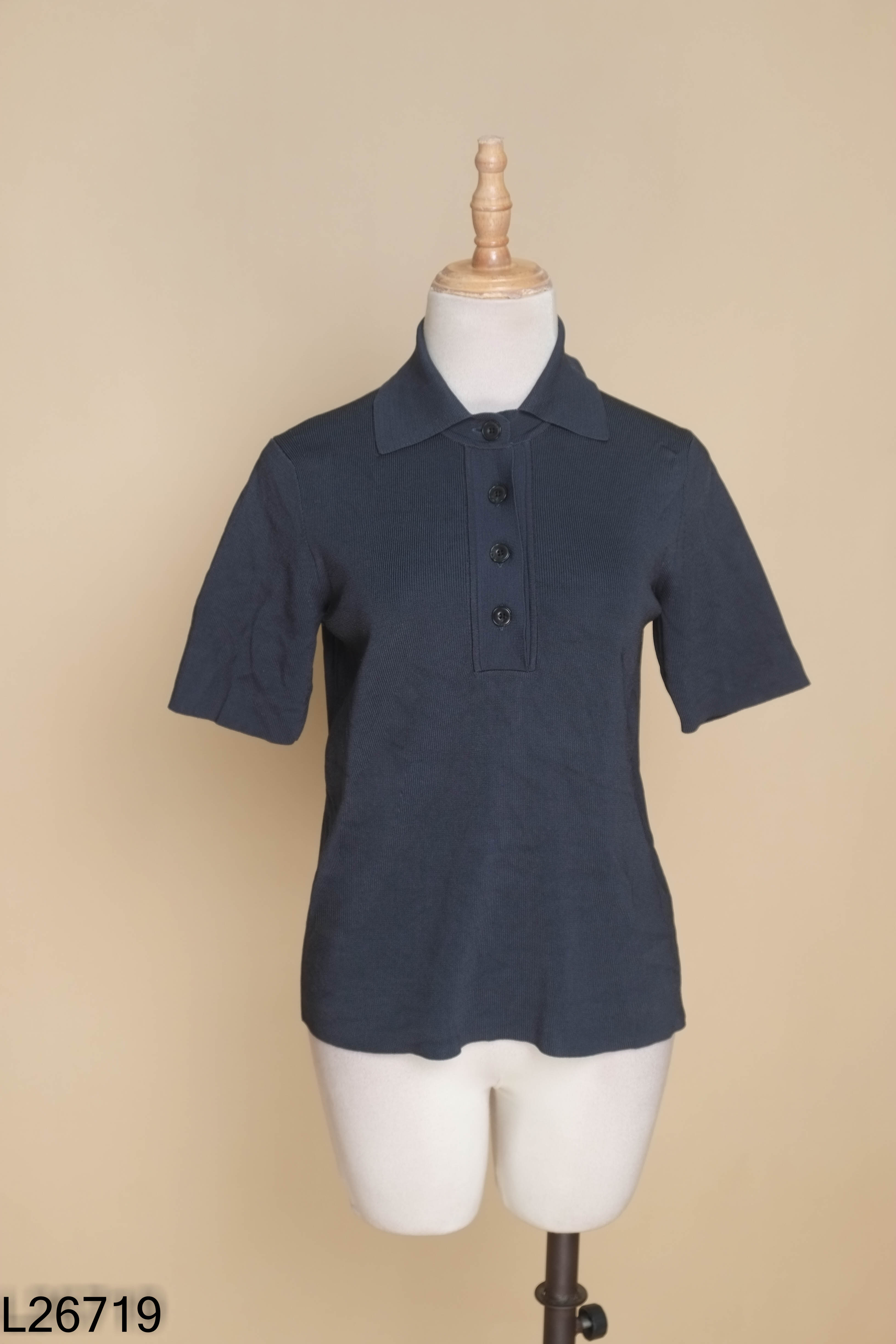 Áo UNIQLO xanh đậm
