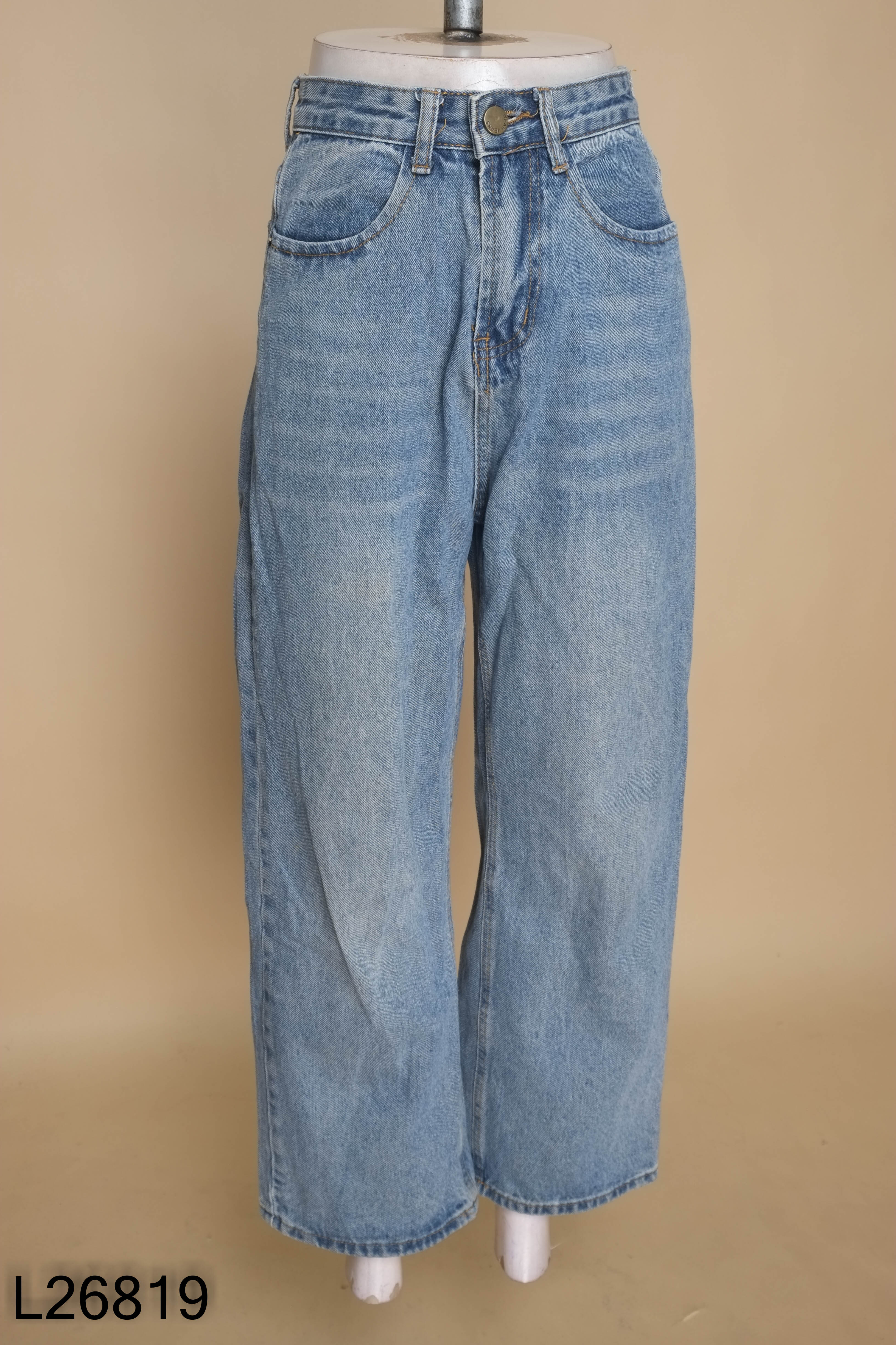 Quần jeans xanh trơn suông