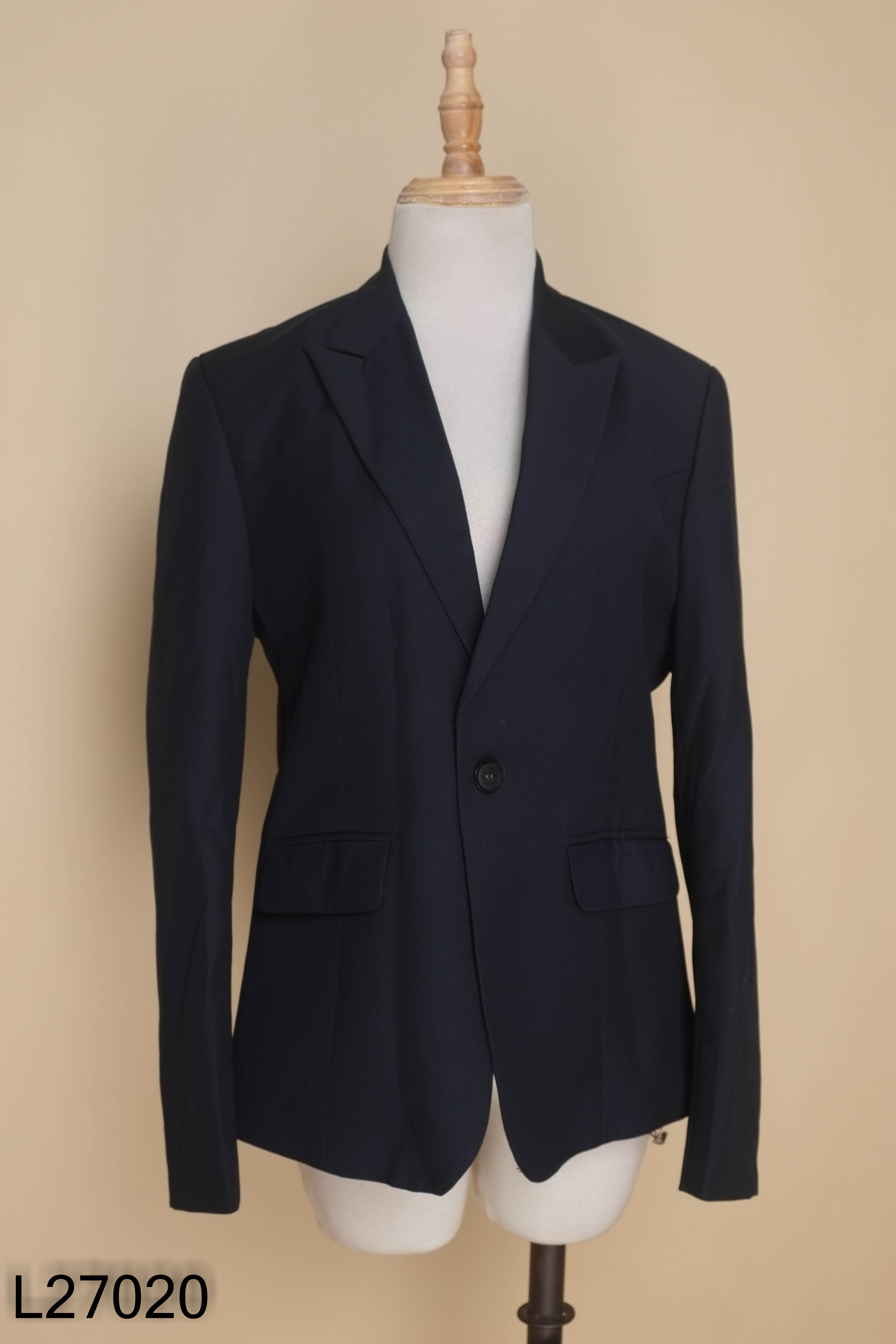 Áo blazer đen trơn