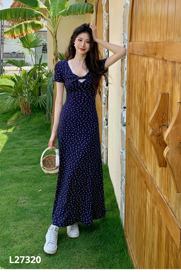 Váy xanh len hoa nhí viền ren