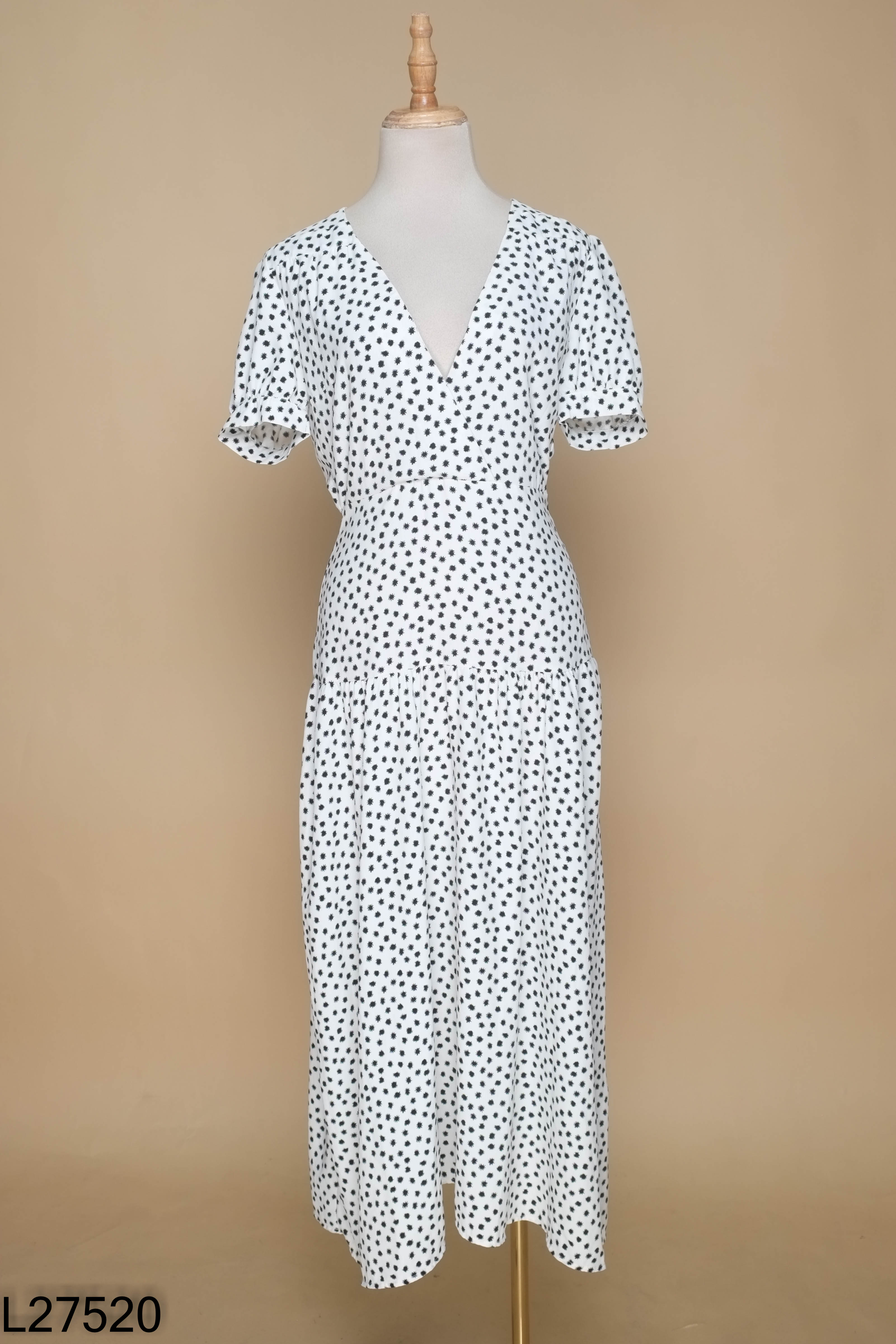 Váy trắng TOPSHOP họa tiết