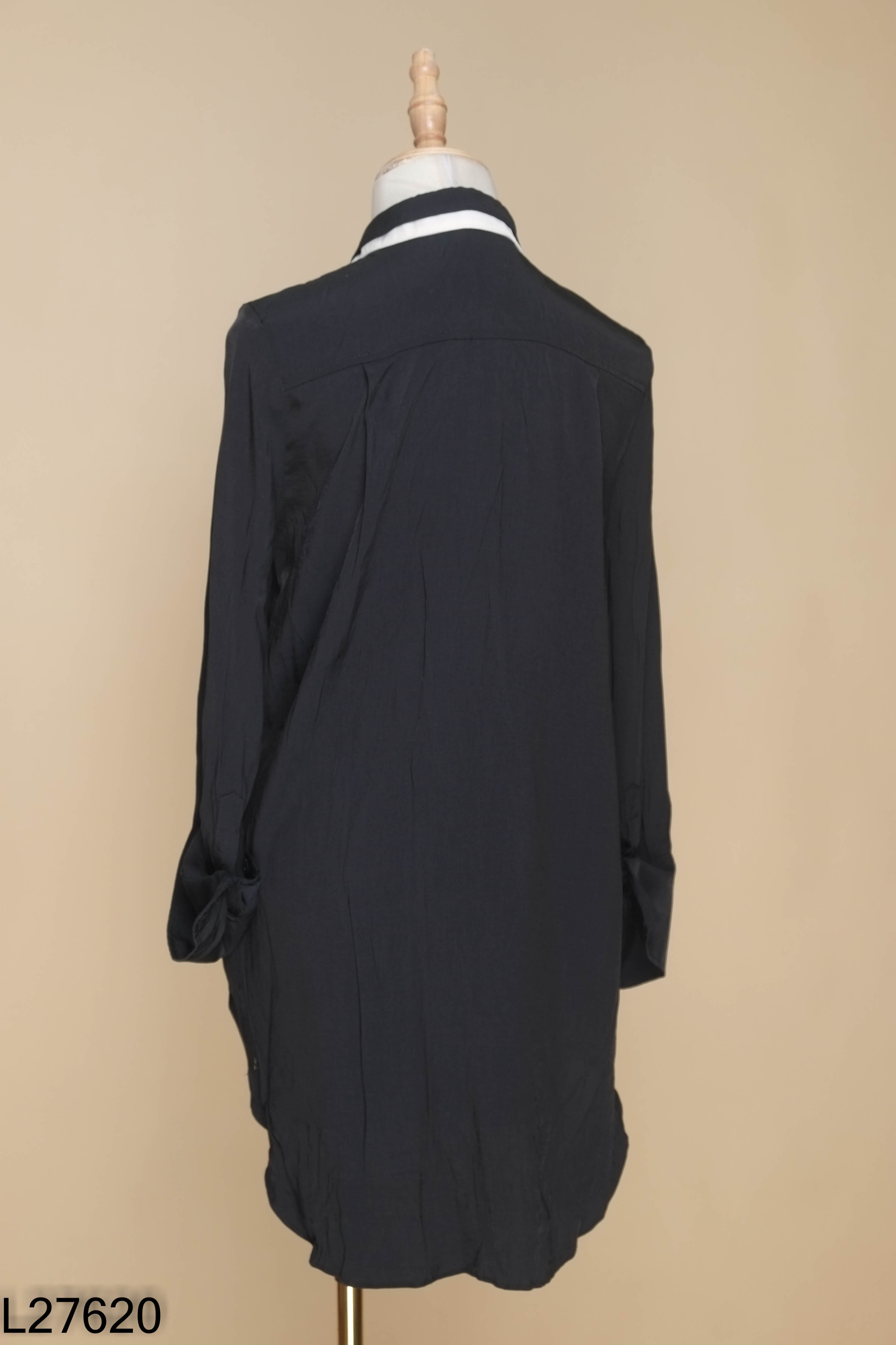 L2762010667-Áo sơ mi đen D.CHIC cổ viền be