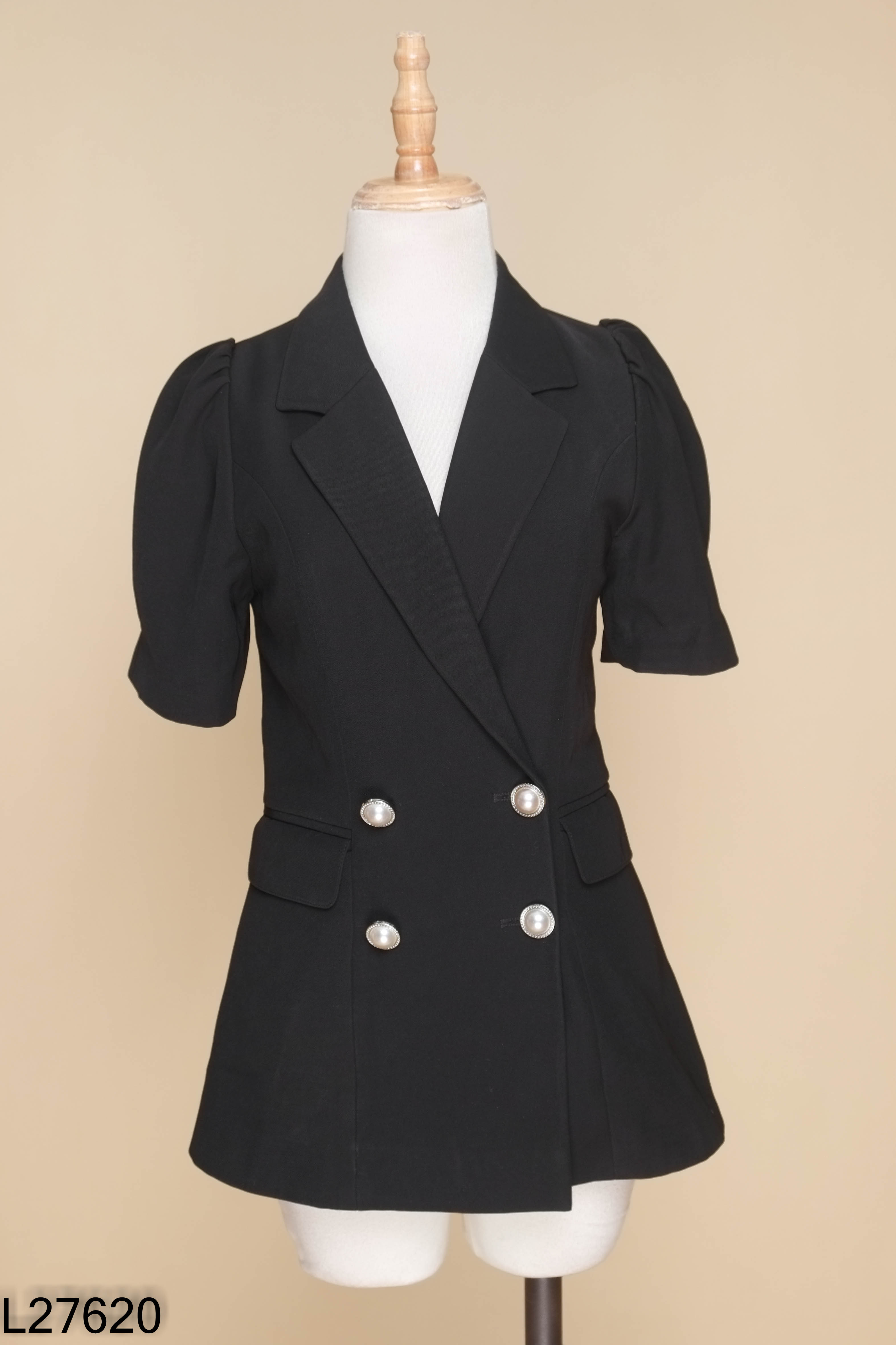 L2762010672-Áo vest đen NKN ngắn tay cúc ngọc