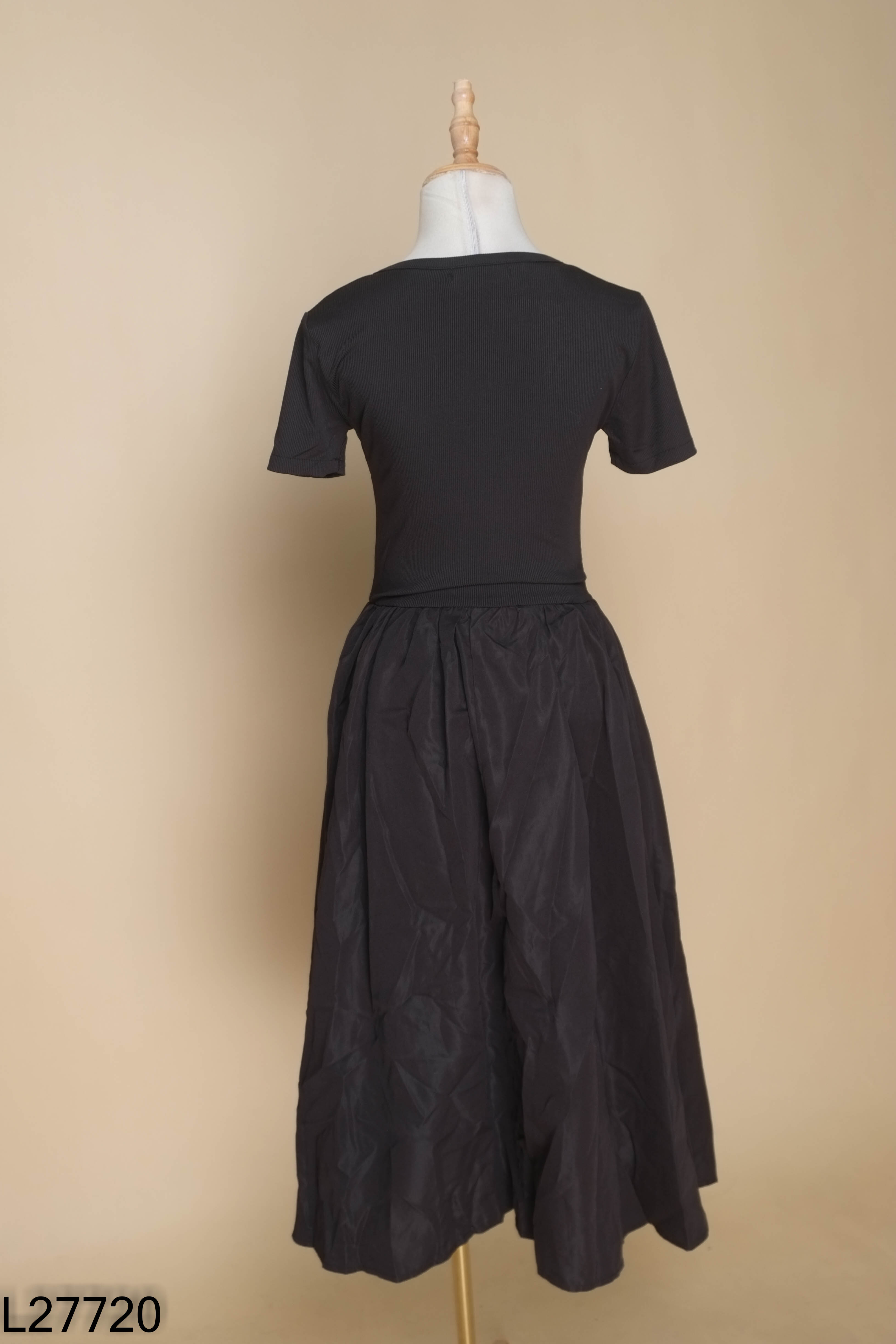 Váy đen trơn HAMY CLOTHING cổ vuông