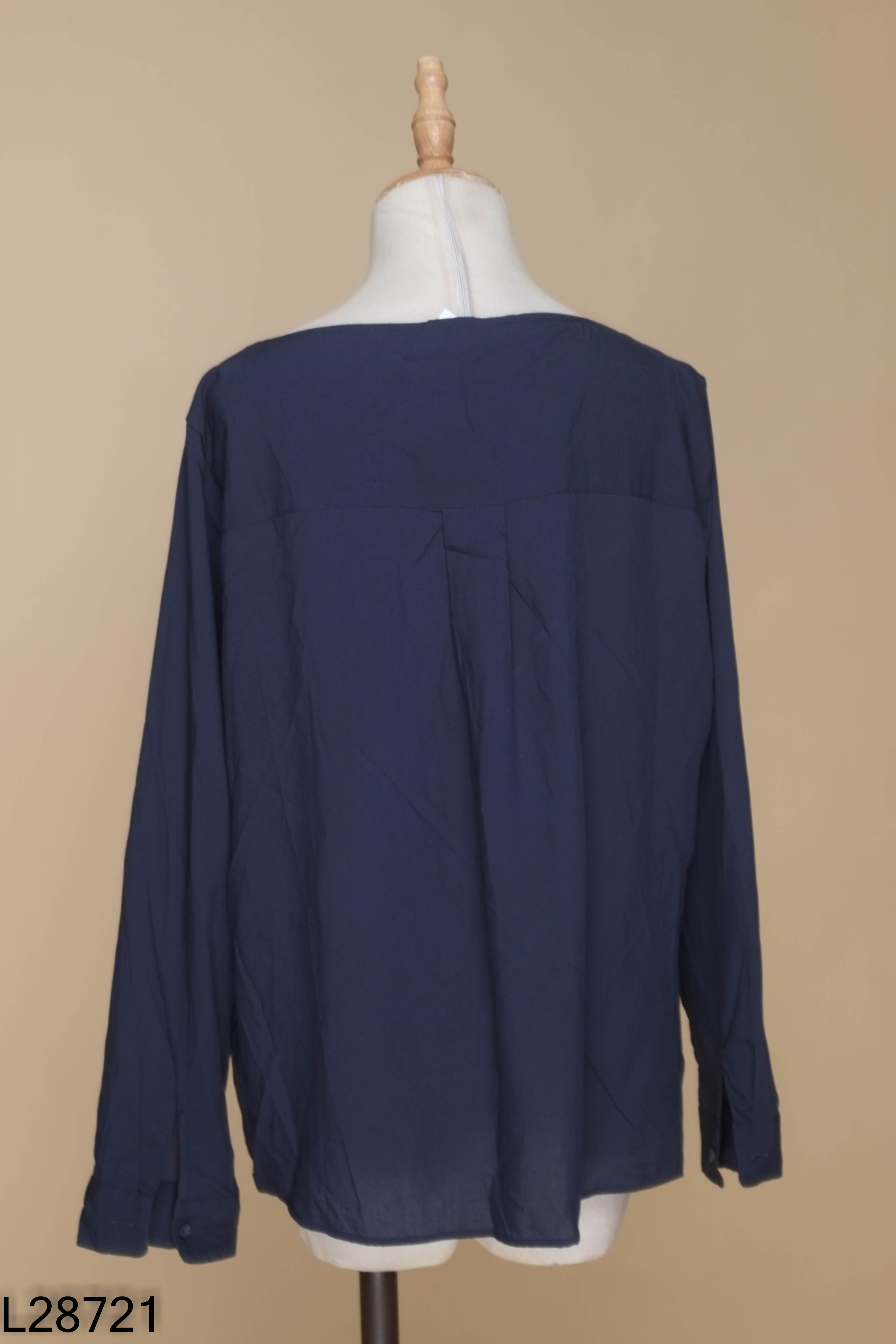 Áo UNIQLO xanh trơn