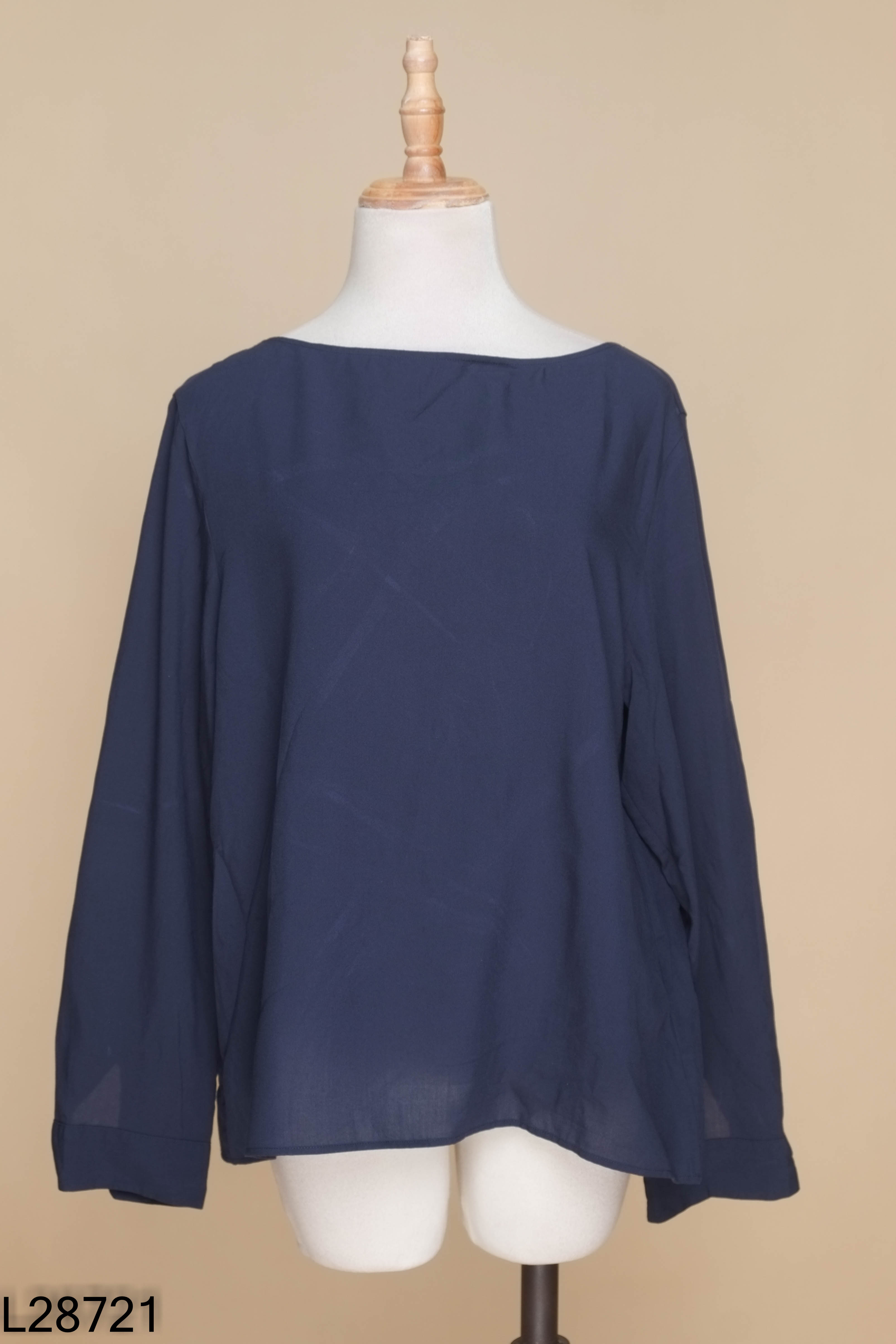 Áo UNIQLO xanh trơn