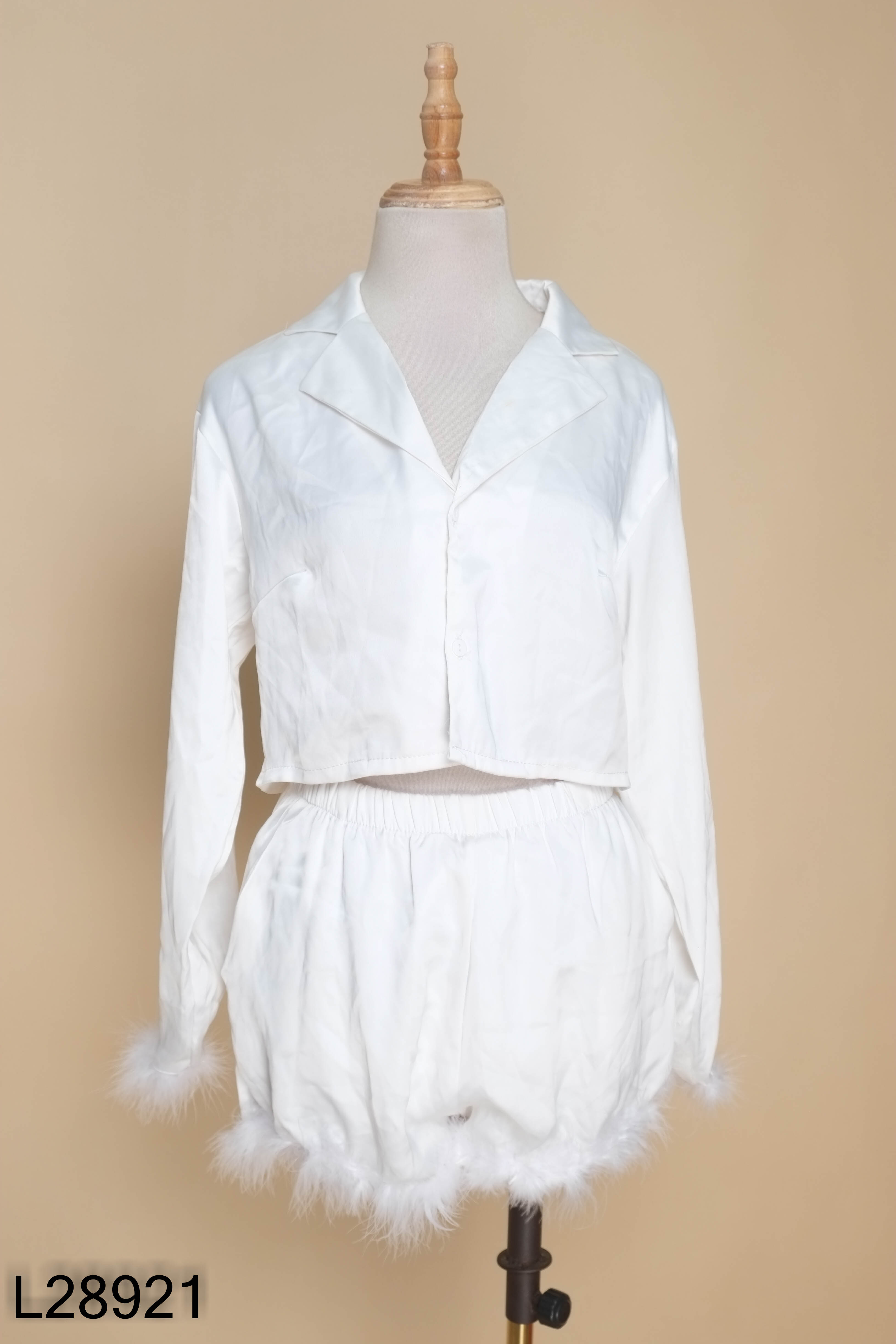 Set lụa áo + quần short trắng