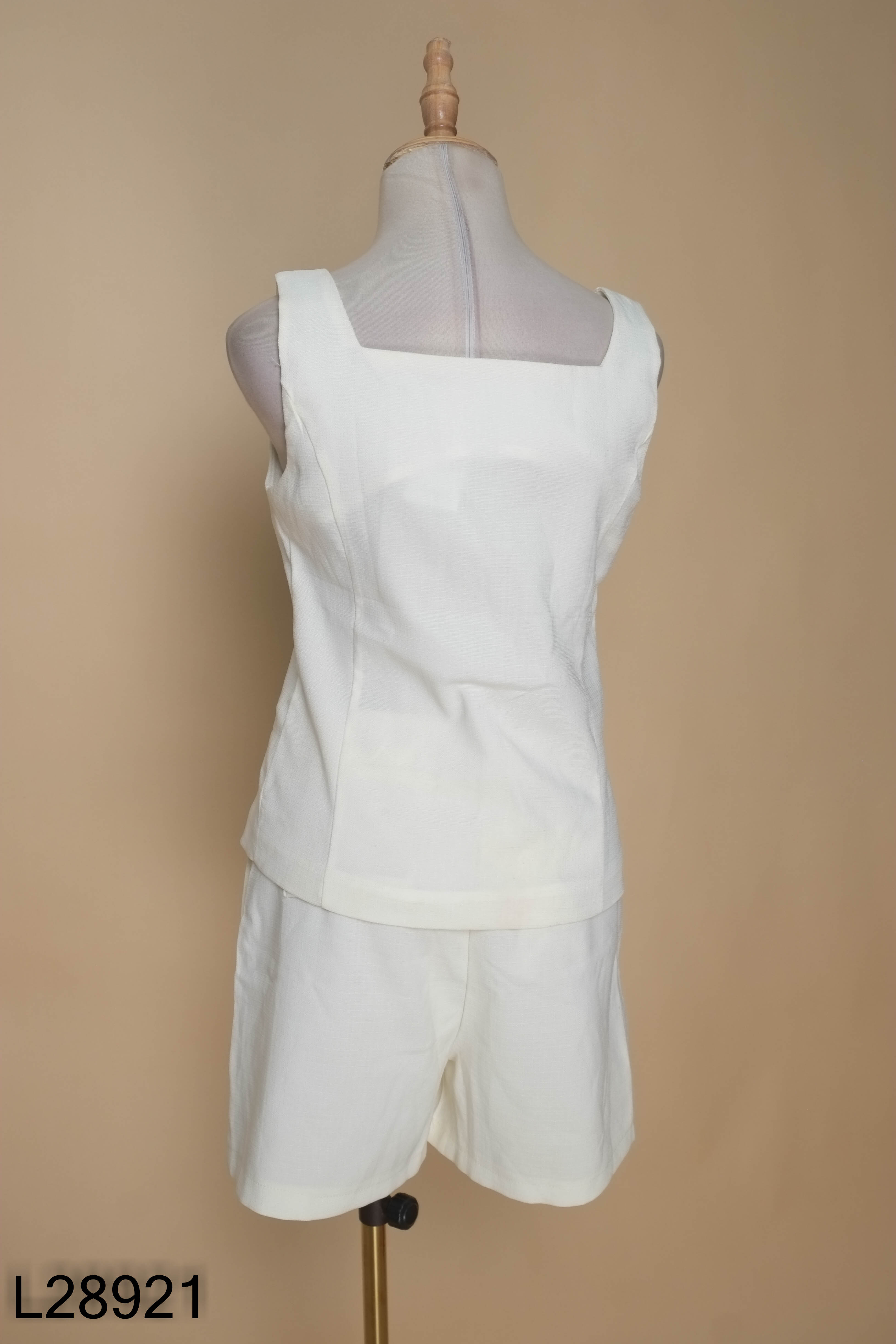 Set áo hai dây + quần short vàng nhạt