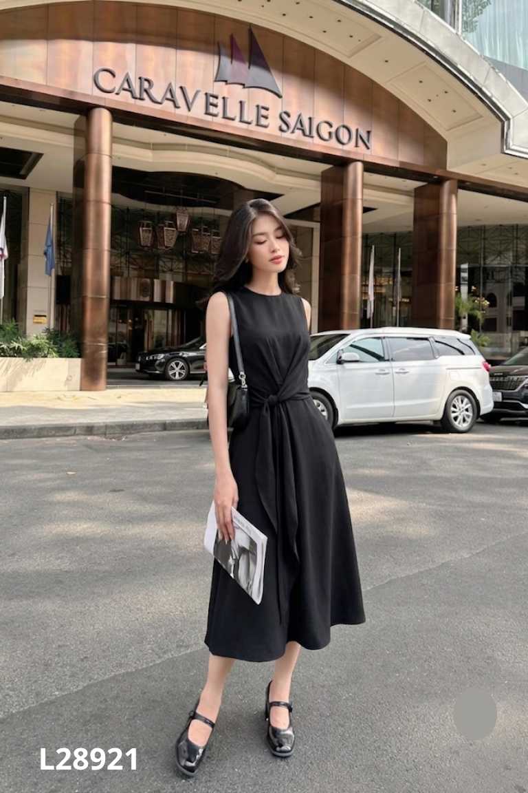 Váy đen nơ eo