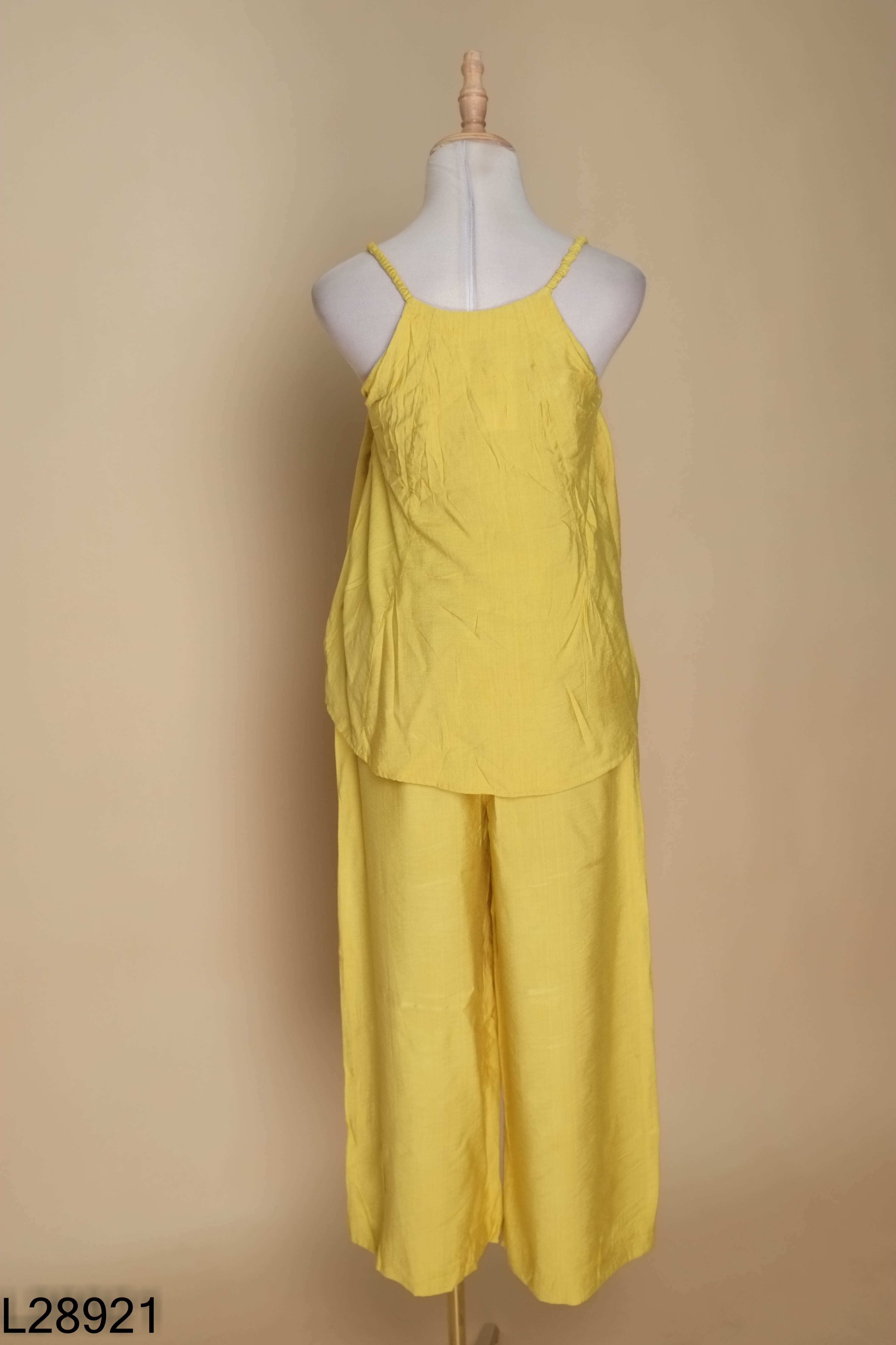 Set IVY MODA áo hai dây + quần dài vàng