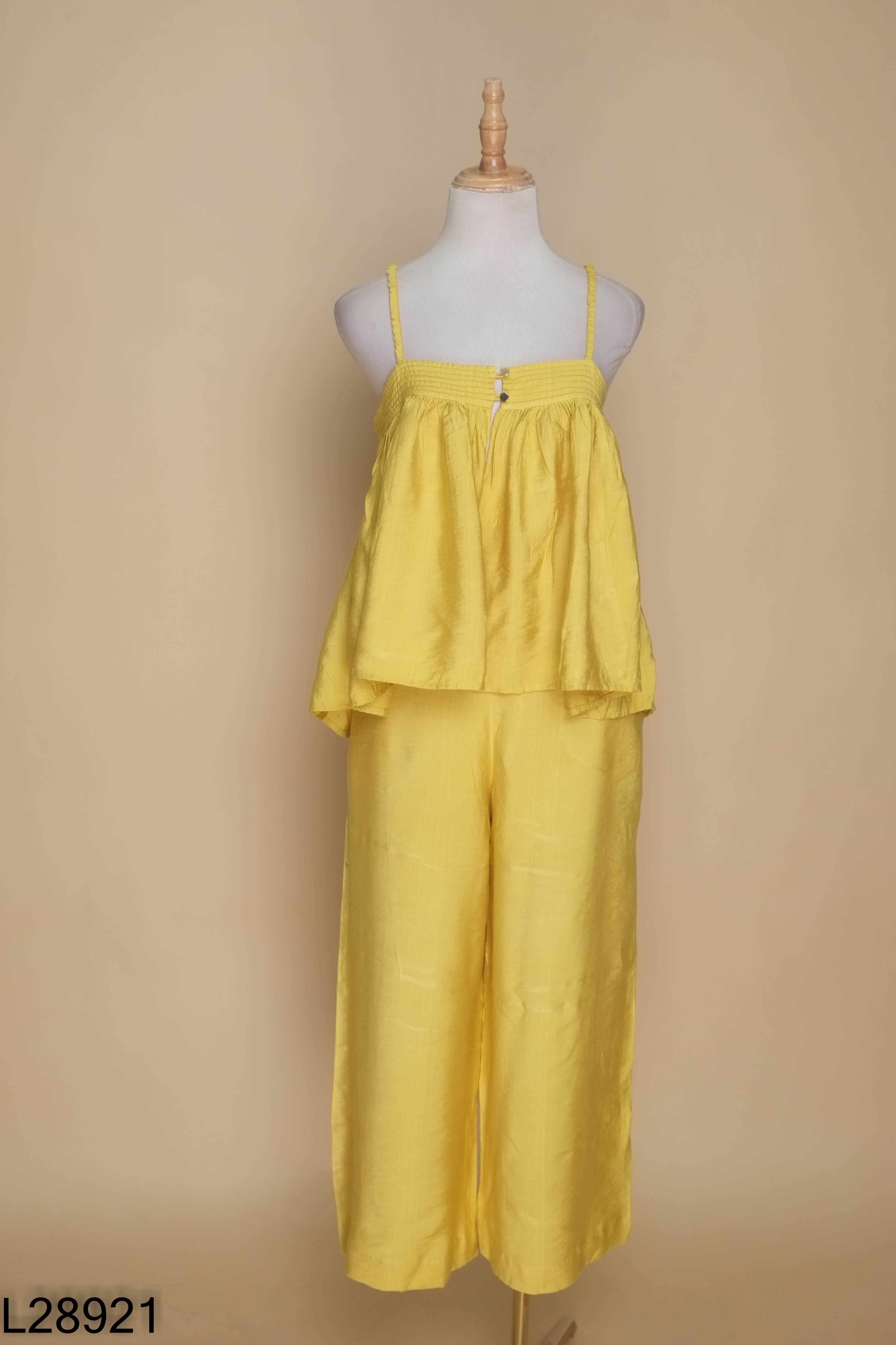 Set IVY MODA áo hai dây + quần dài vàng