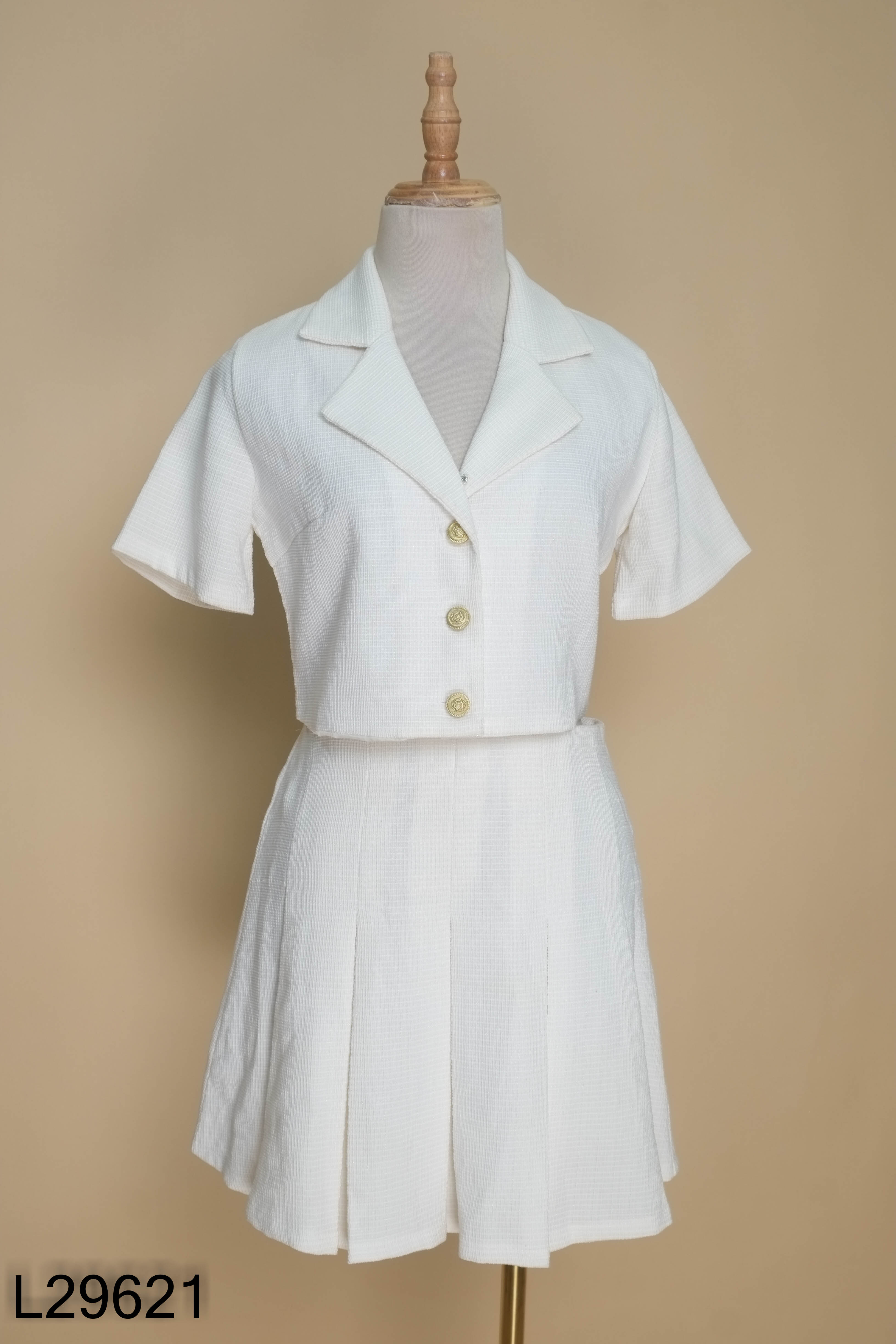 Set áo croptop + chân váy xếp ly be