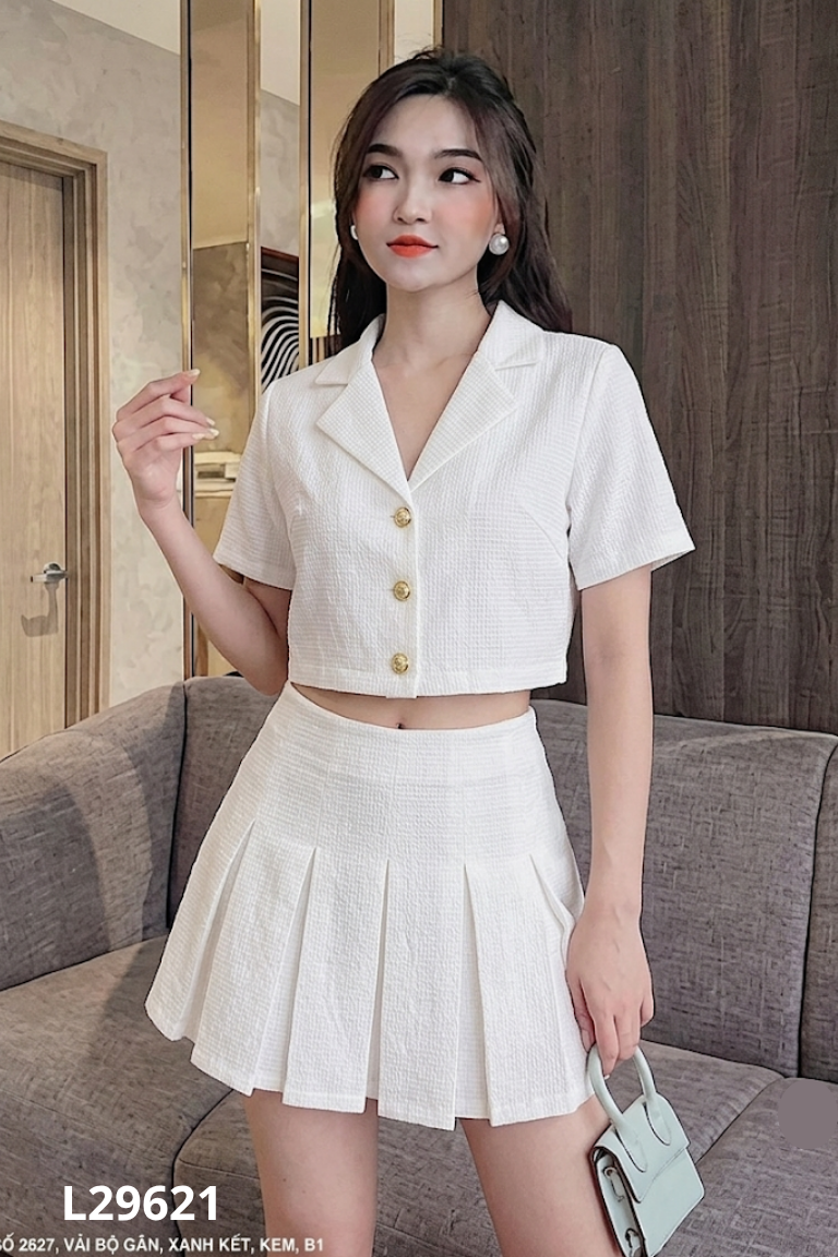 Set áo croptop + chân váy xếp ly be
