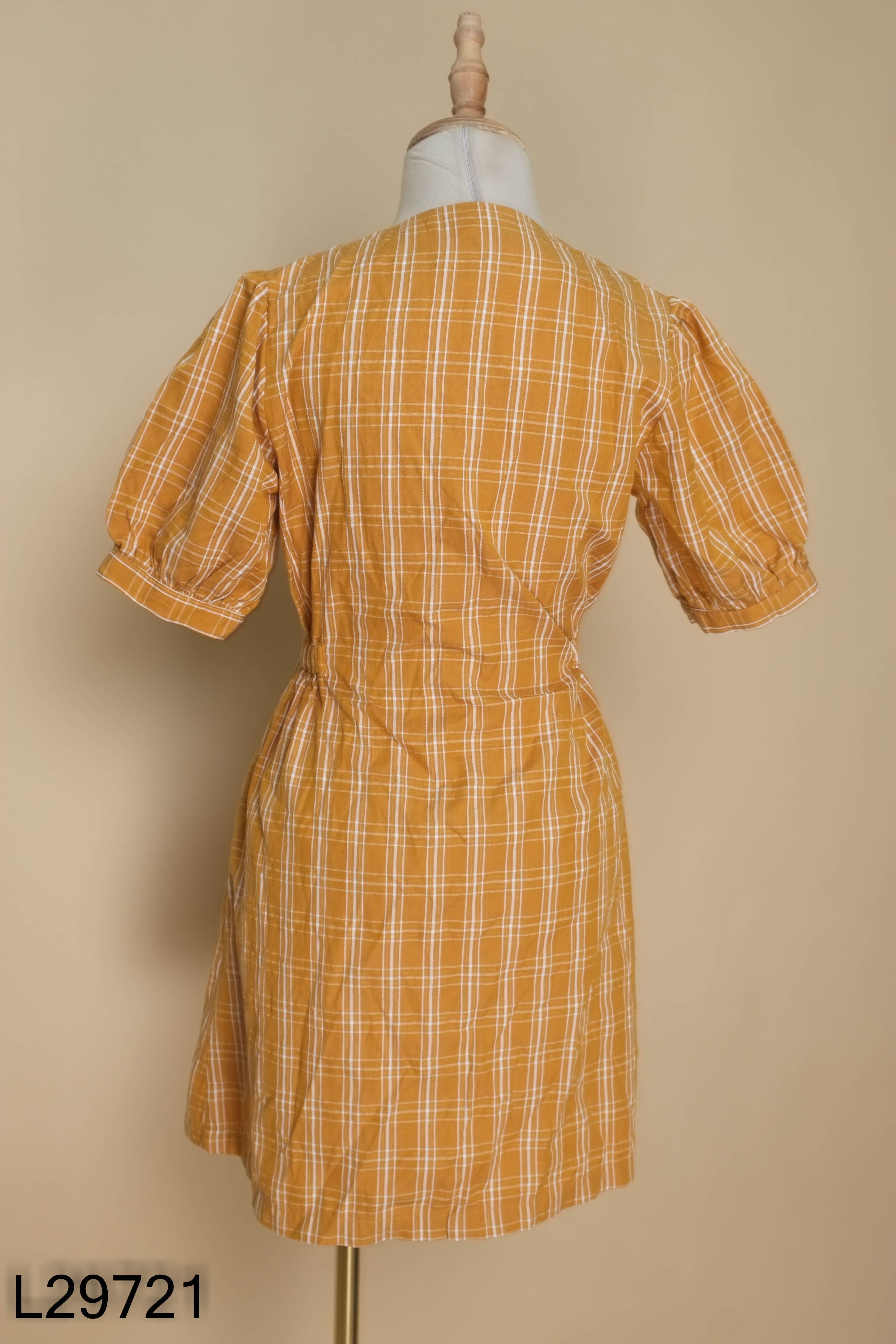 Váy 92 WEAR cam kẻ trắng