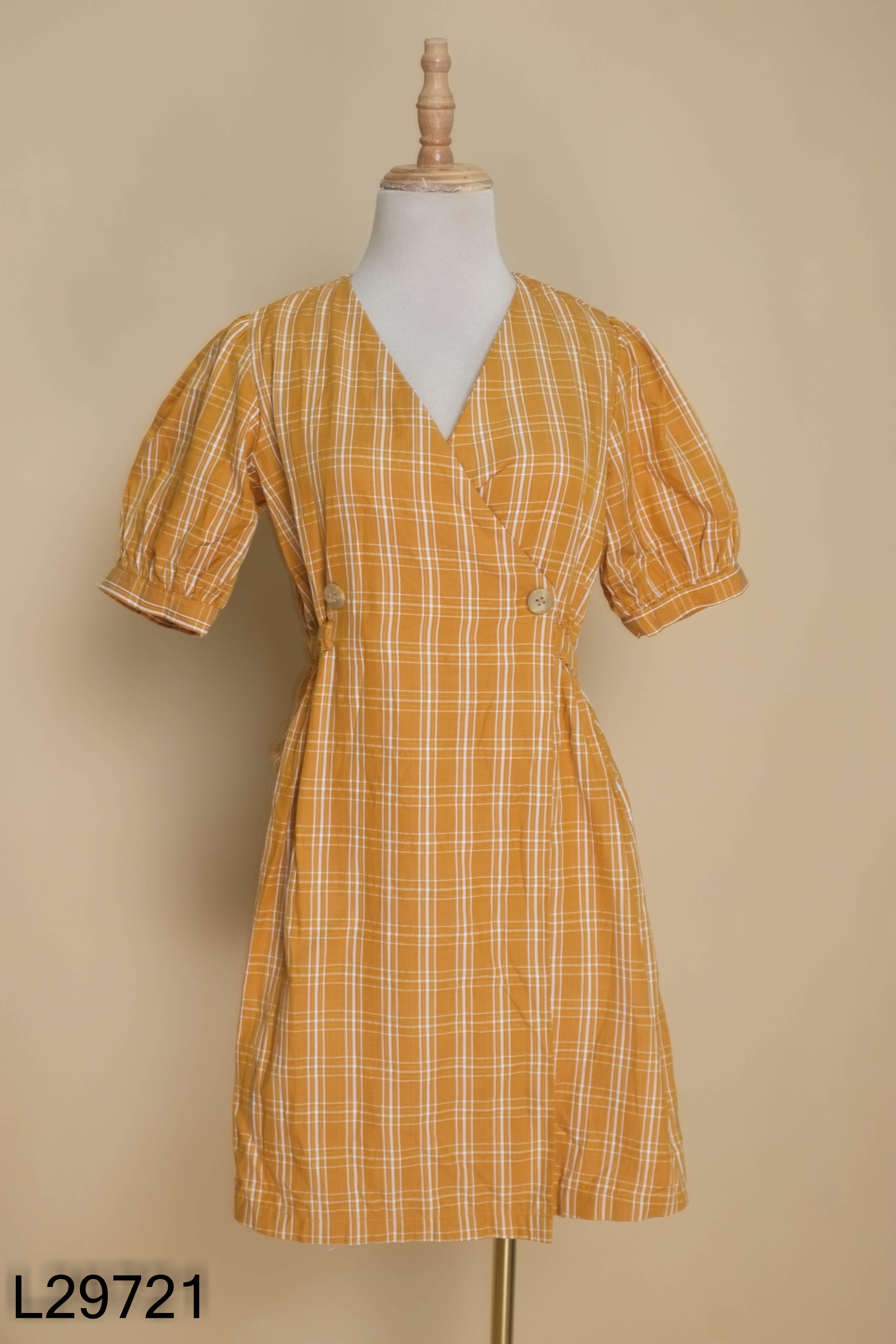 Váy 92 WEAR cam kẻ trắng