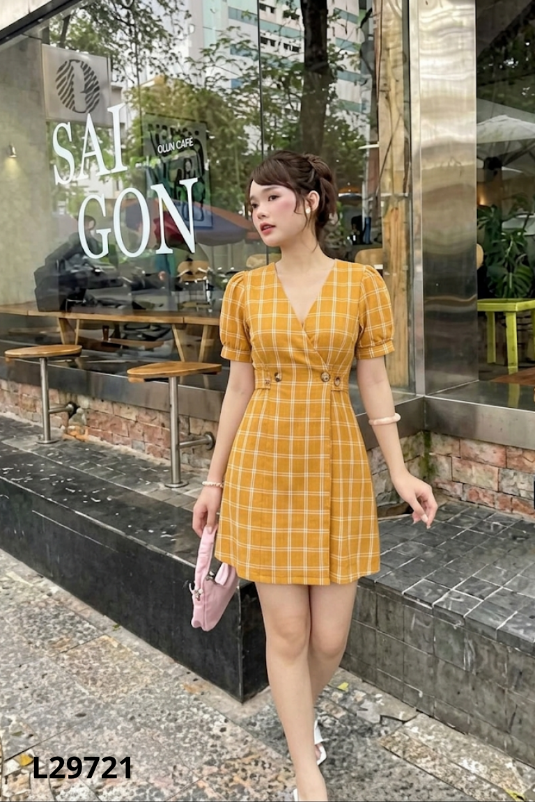Váy 92 WEAR cam kẻ trắng