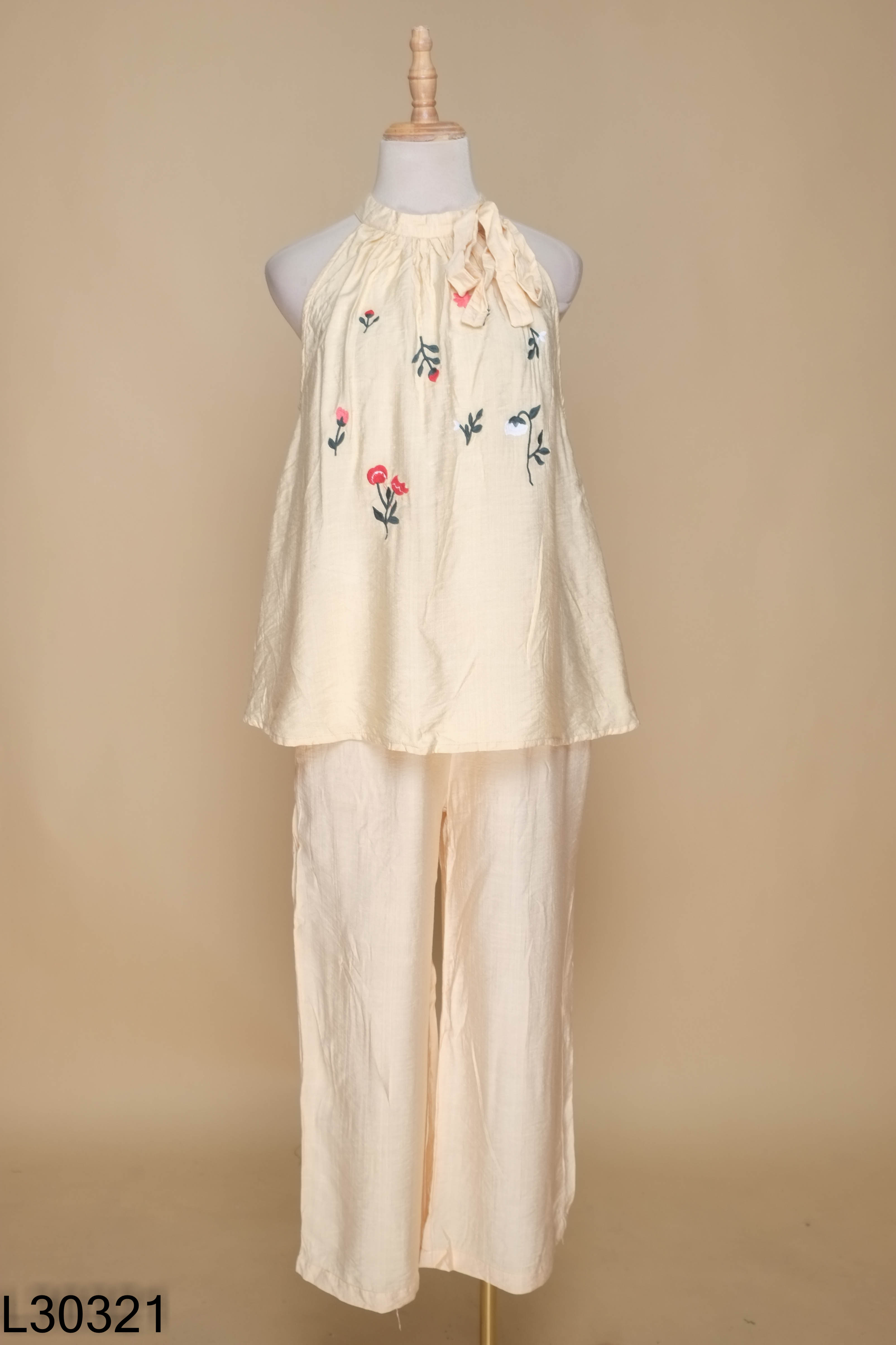 Set áo cổ yếm + quần dài be