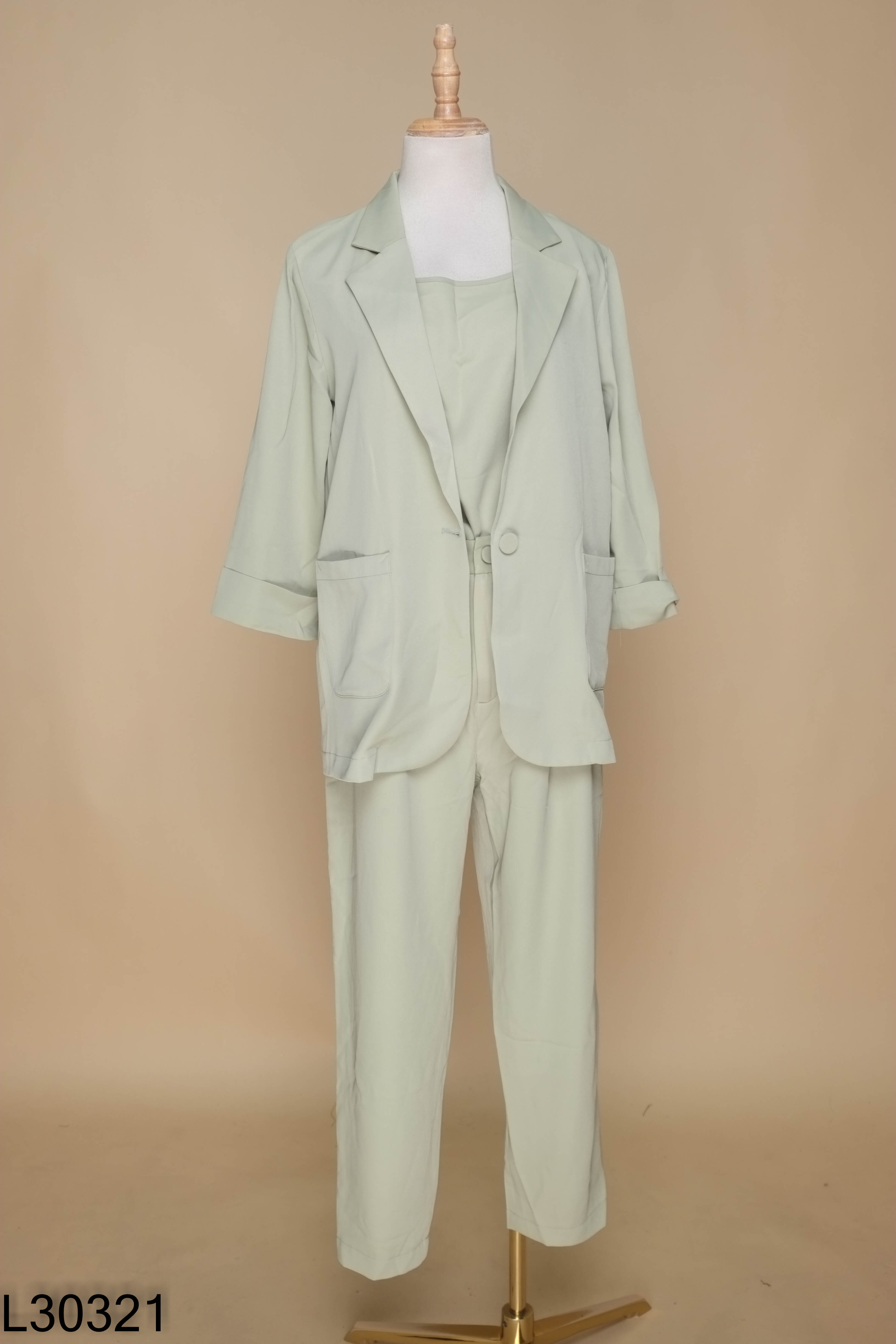 Set LECI áo blazer + áo hai dây + quần xanh cốm