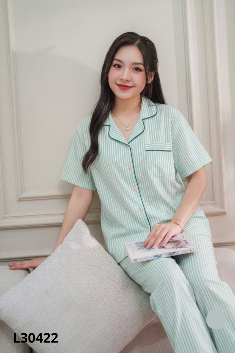 Set áo + quần trắng kẻ xanh