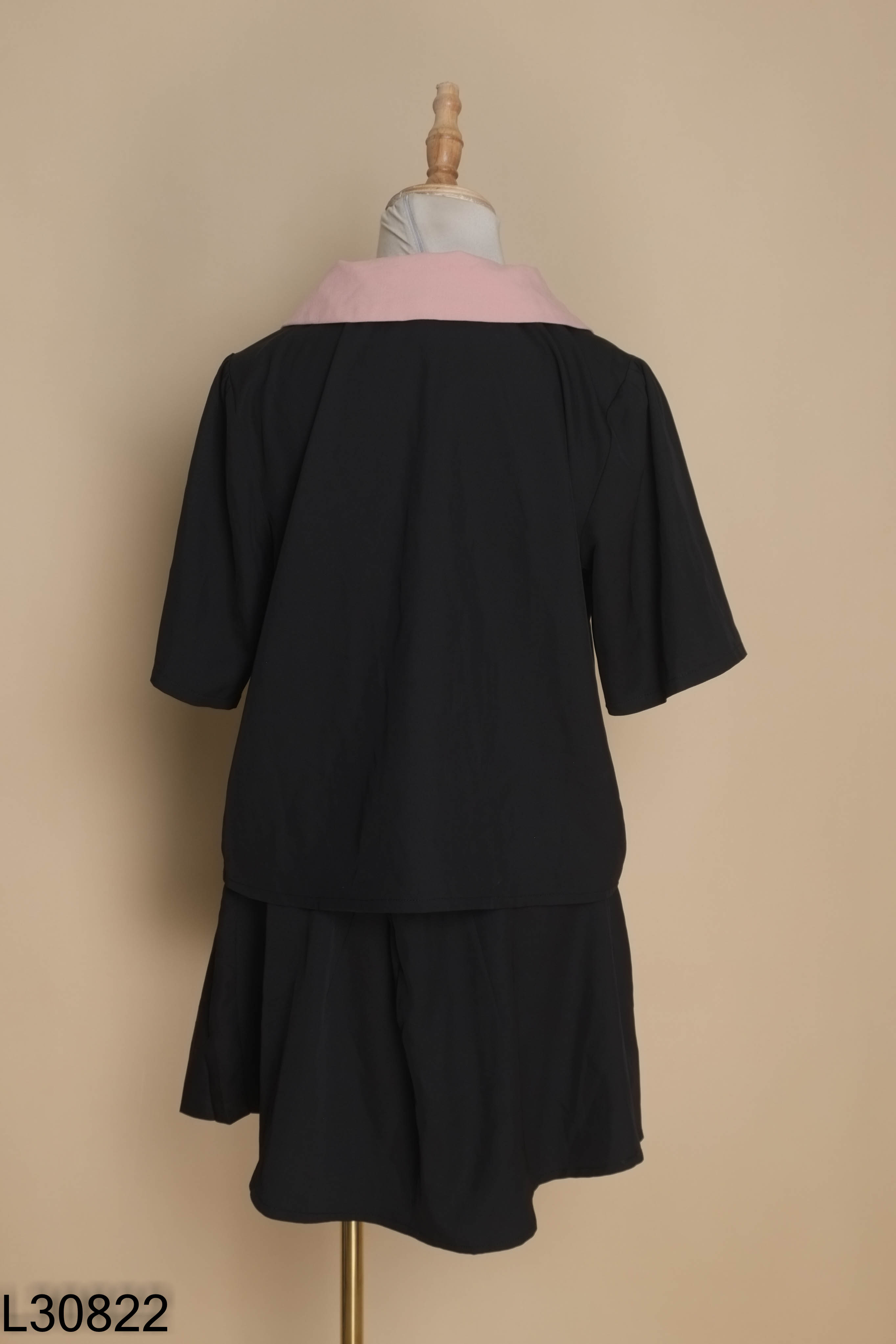 Set V SHIRT đen phối hồng áo + chân váy