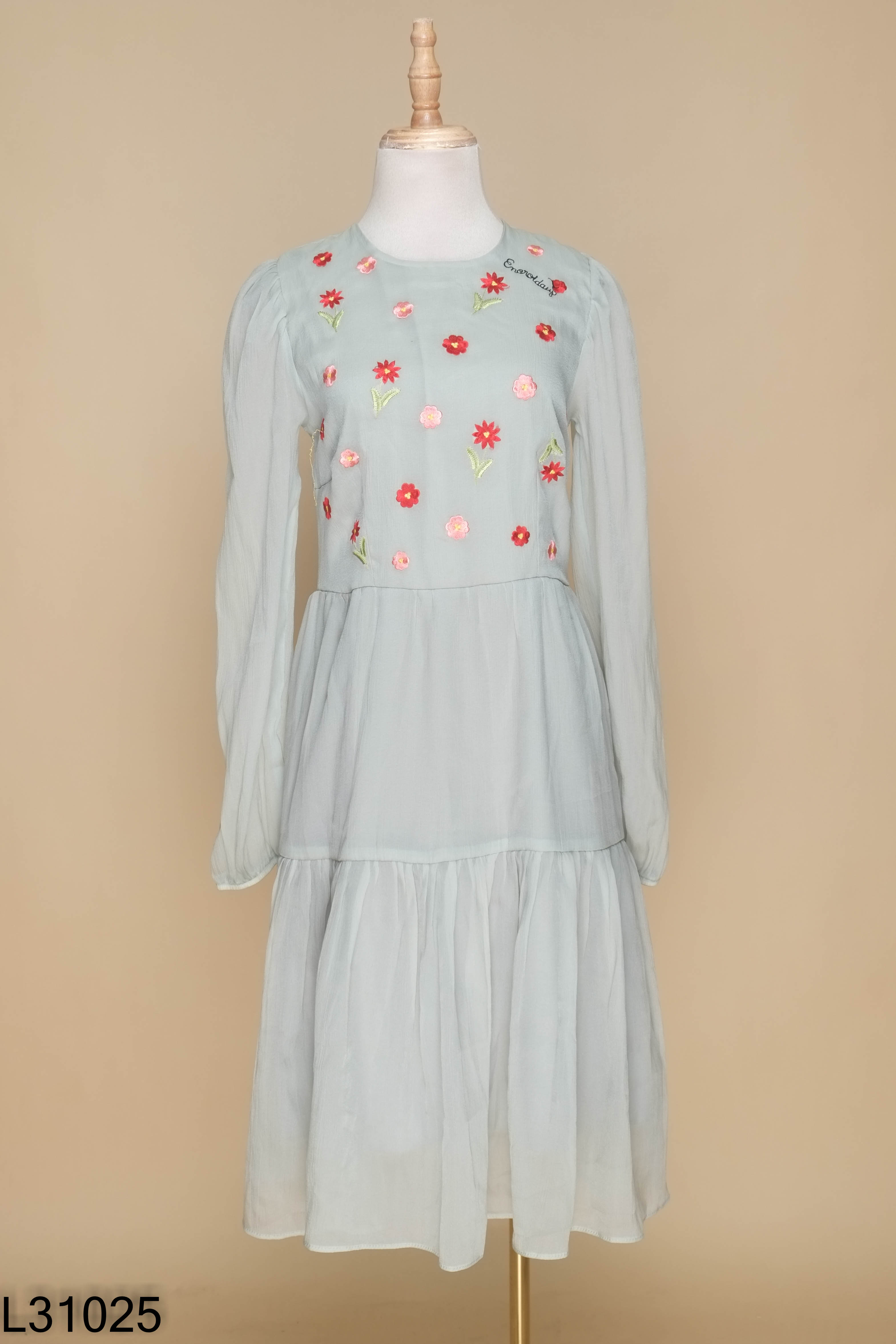 NEWTAG Váy KĐ STORE xanh thêu hoa