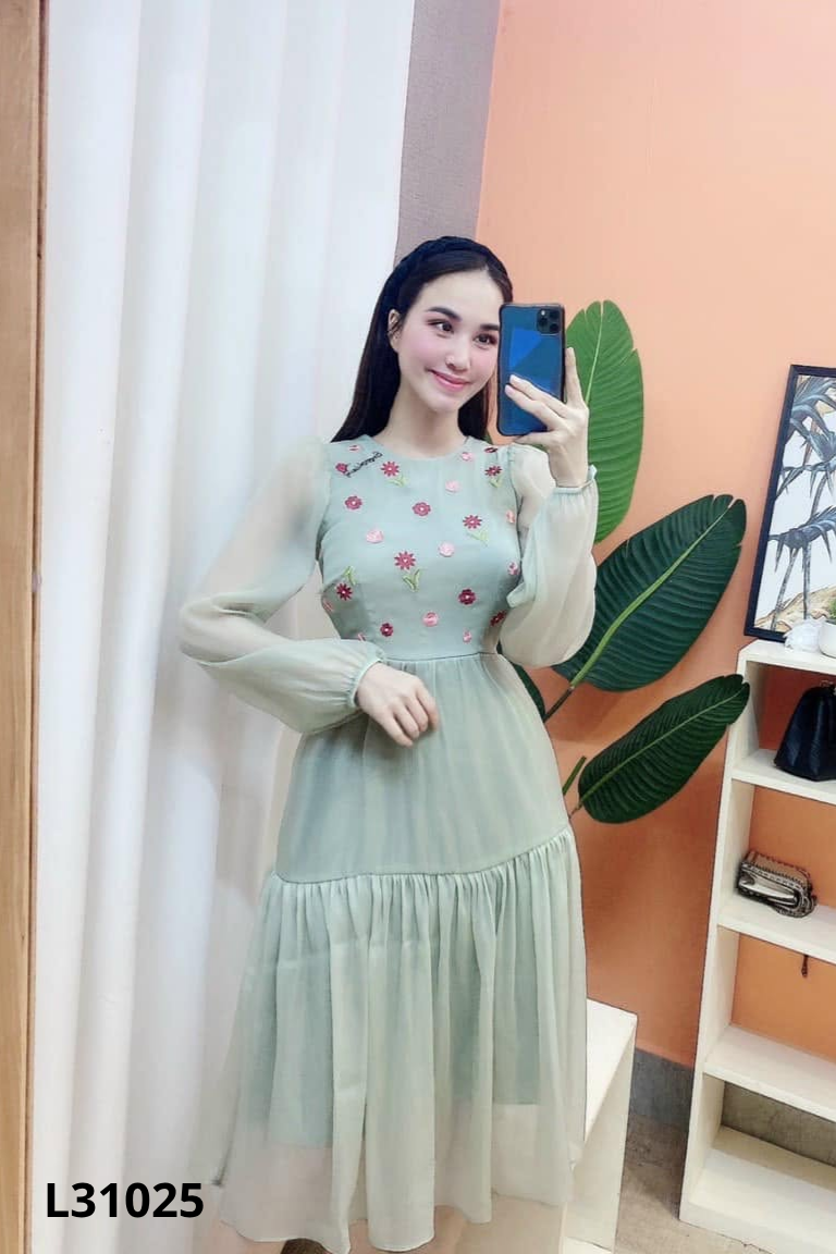 NEWTAG Váy KĐ STORE xanh thêu hoa