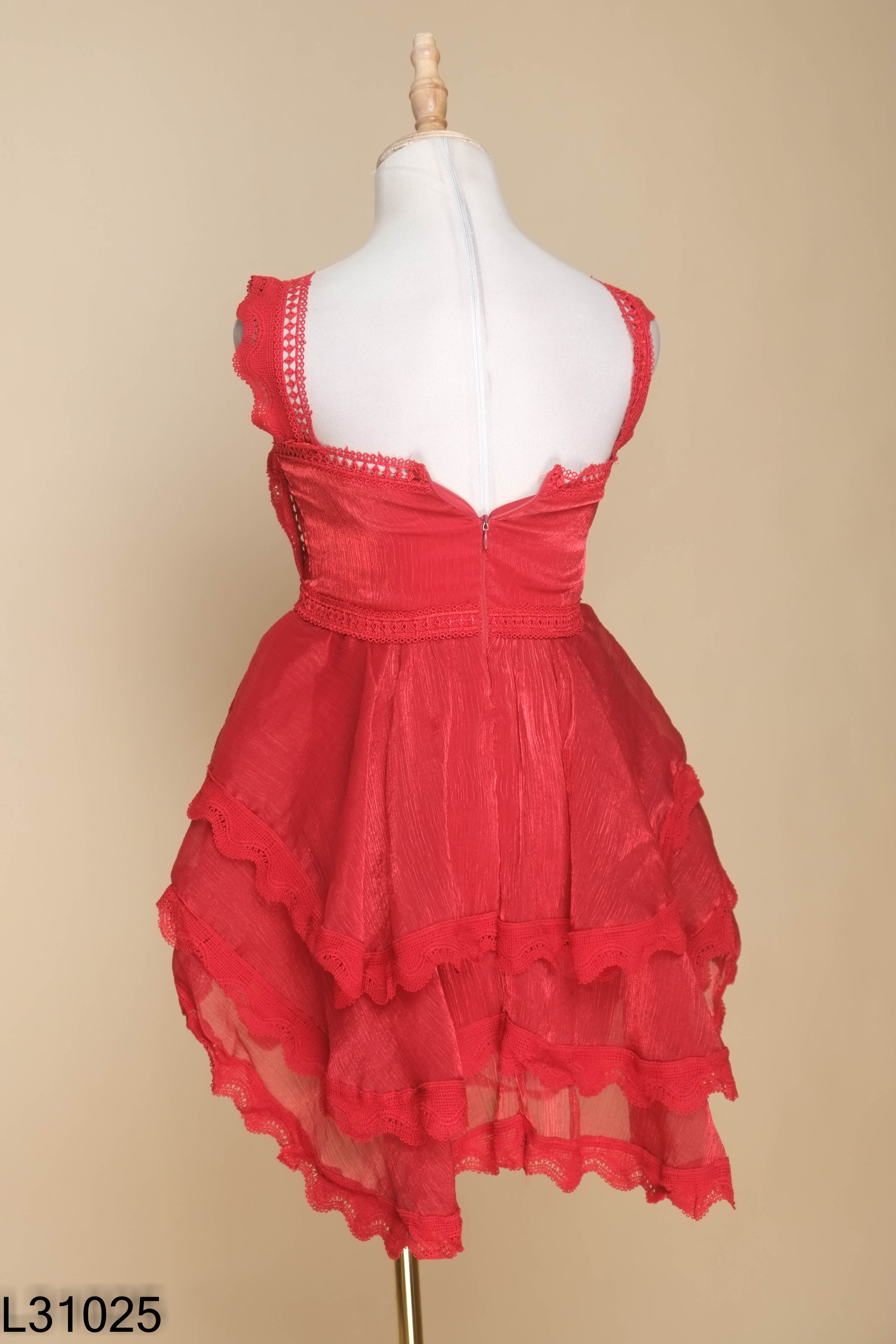Váy organza đỏ phối ren