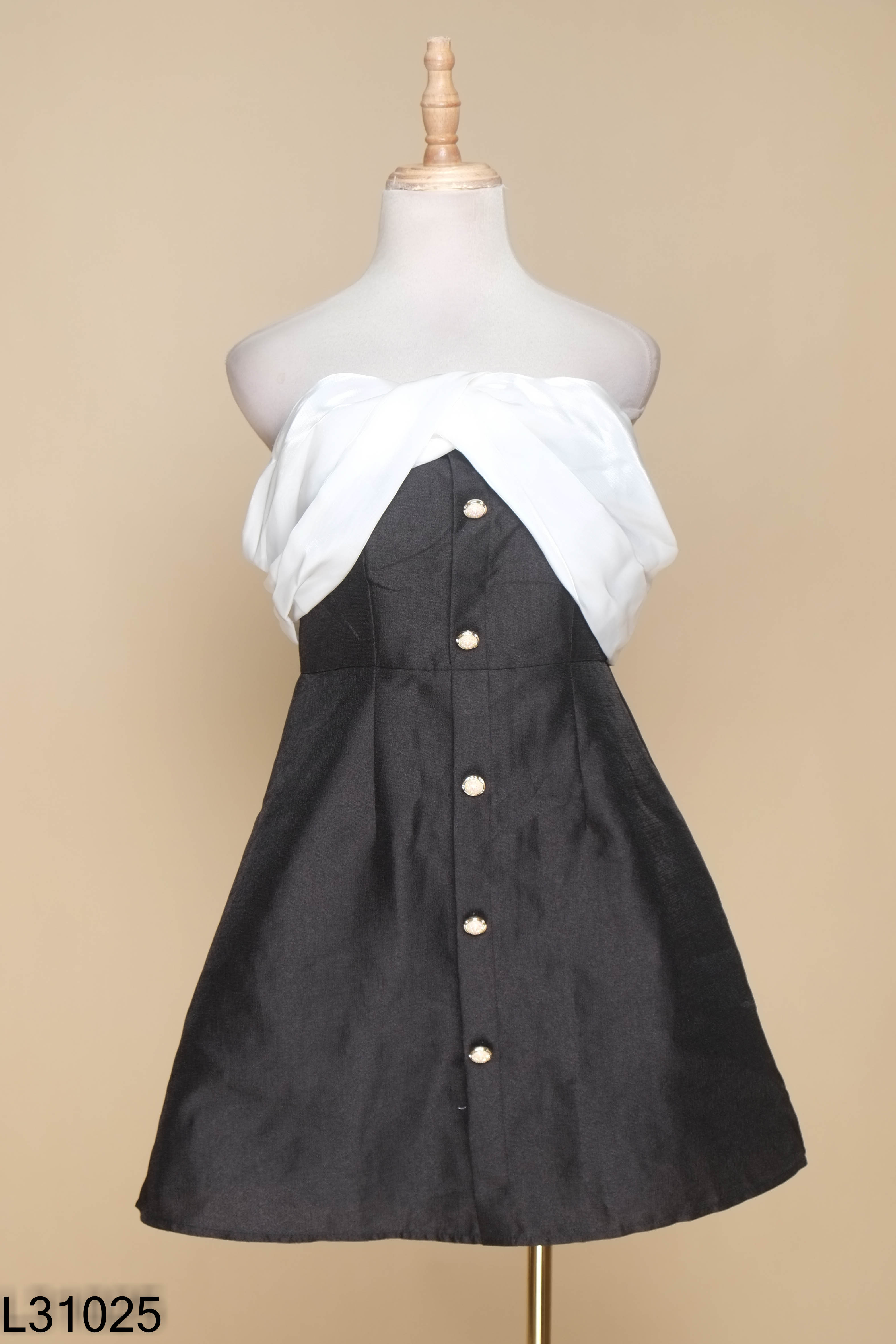Váy đen phối organza trắng