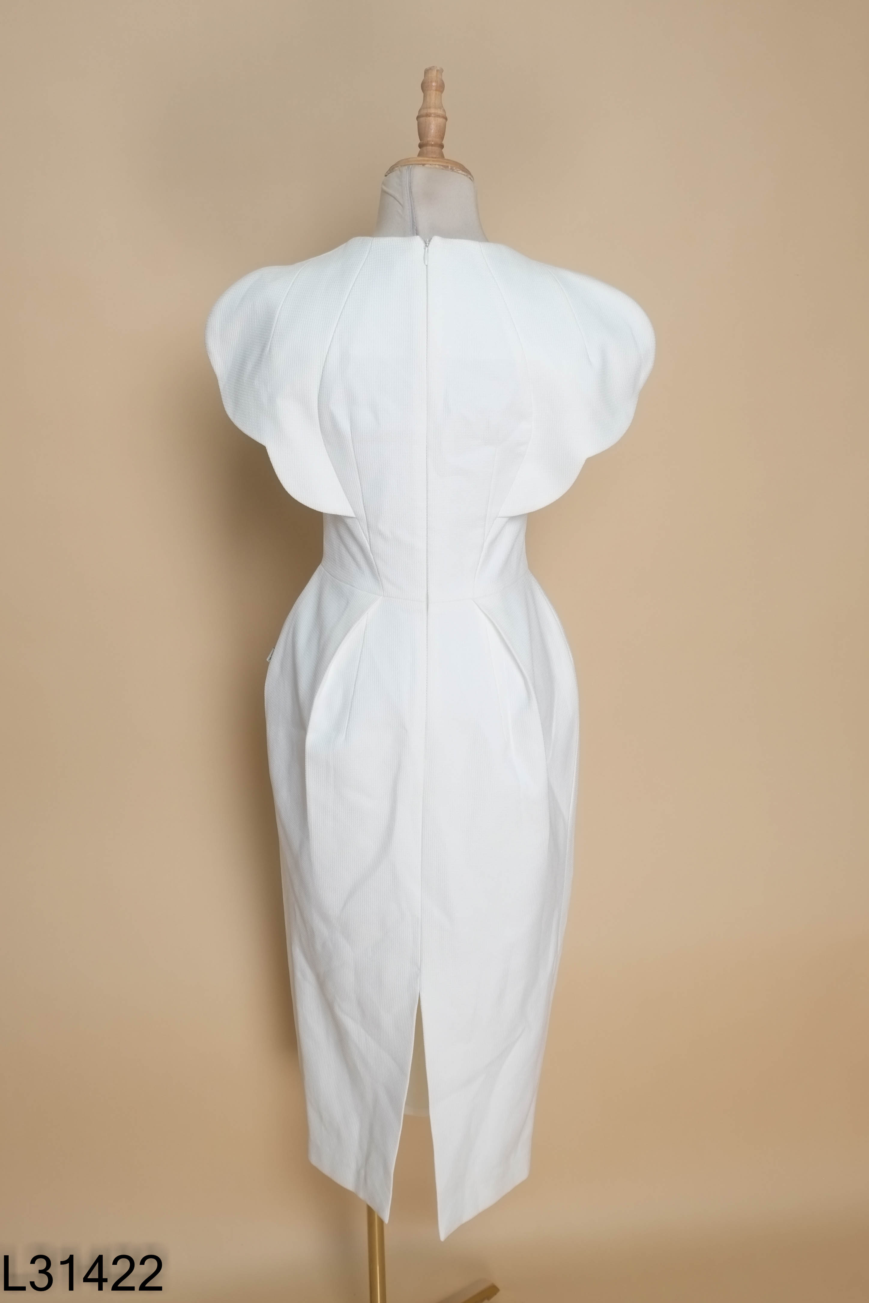 Váy D.CHIC trắng cổ vuông
