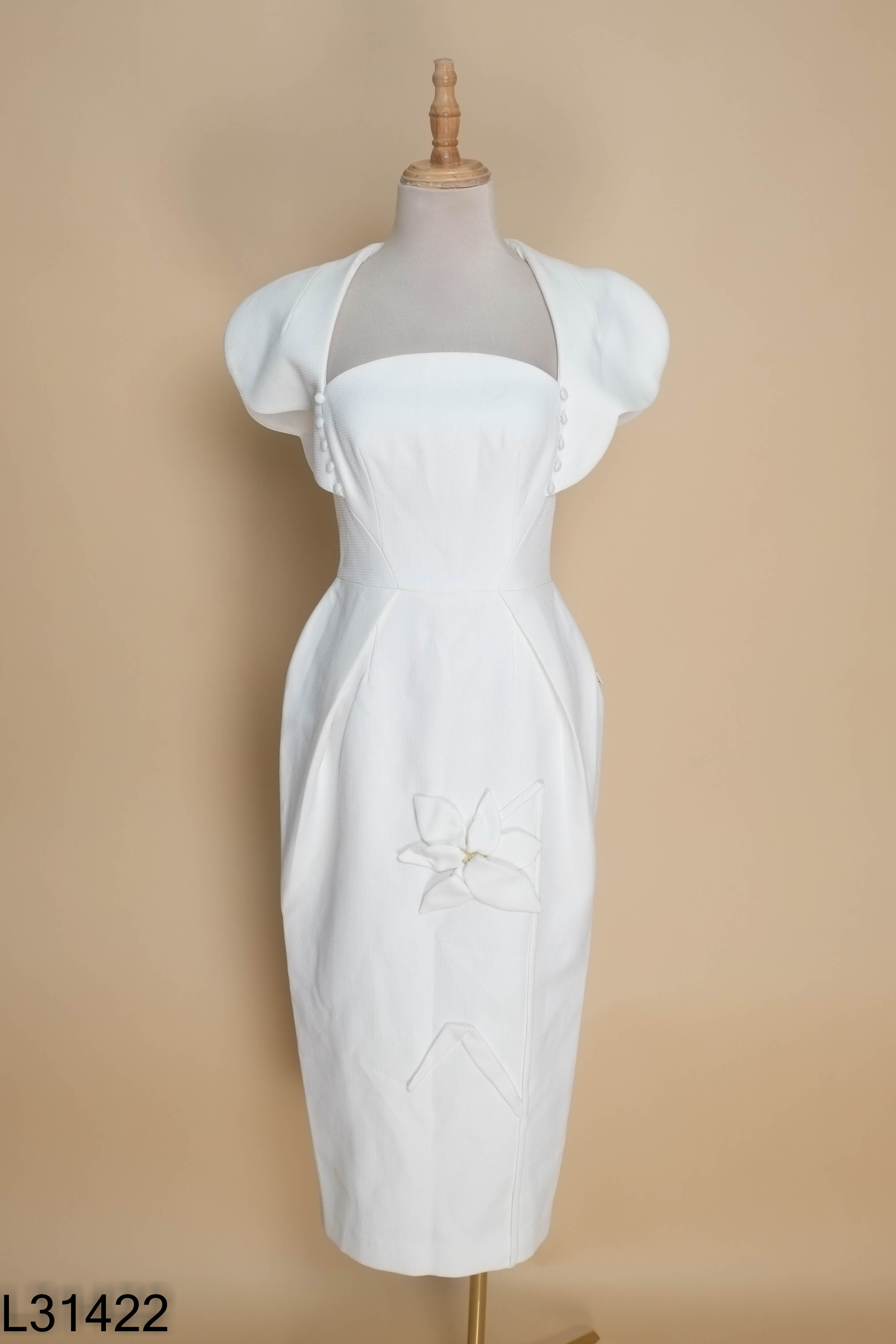 Váy D.CHIC trắng cổ vuông