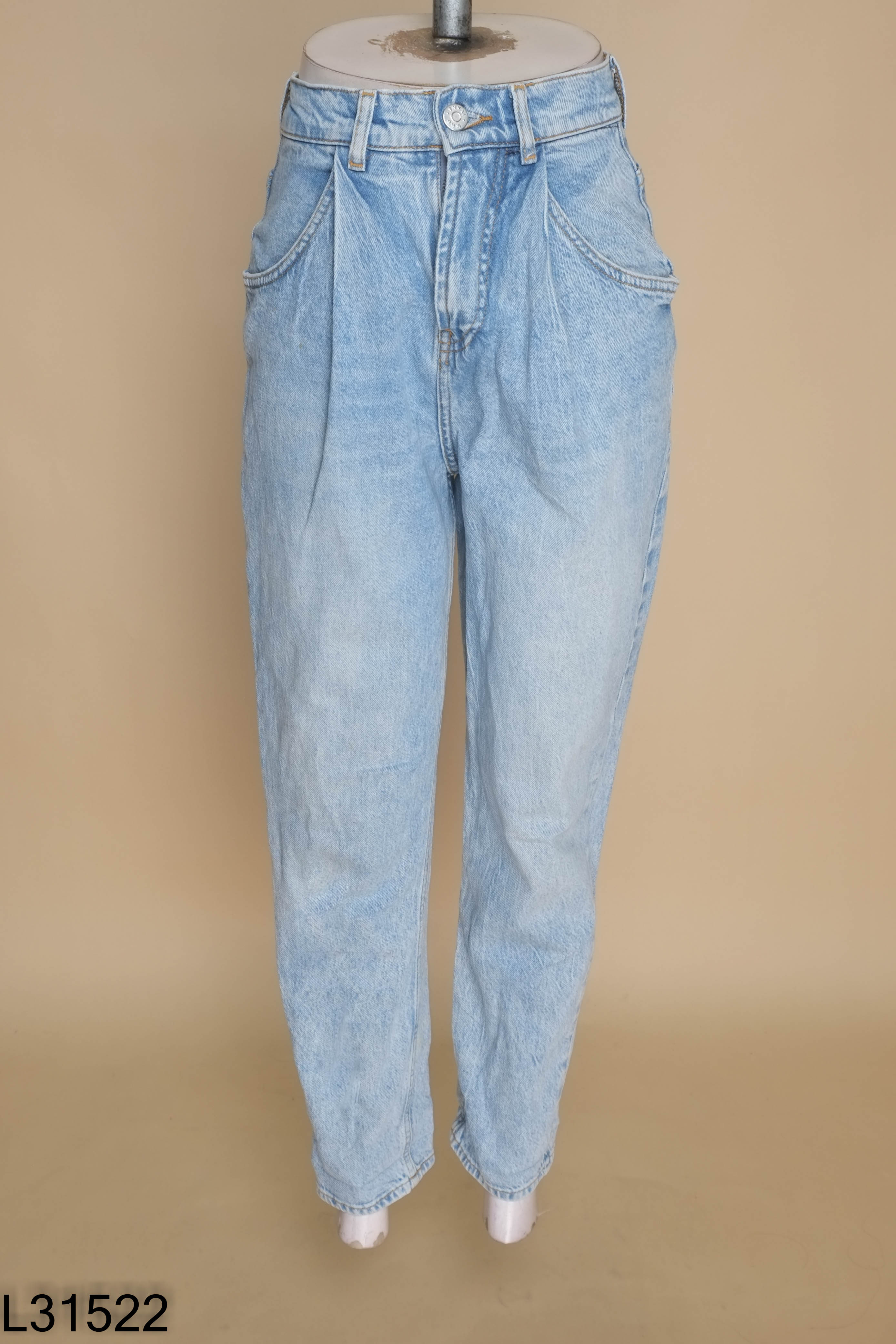 Quần jeans xanh nhạt baggy