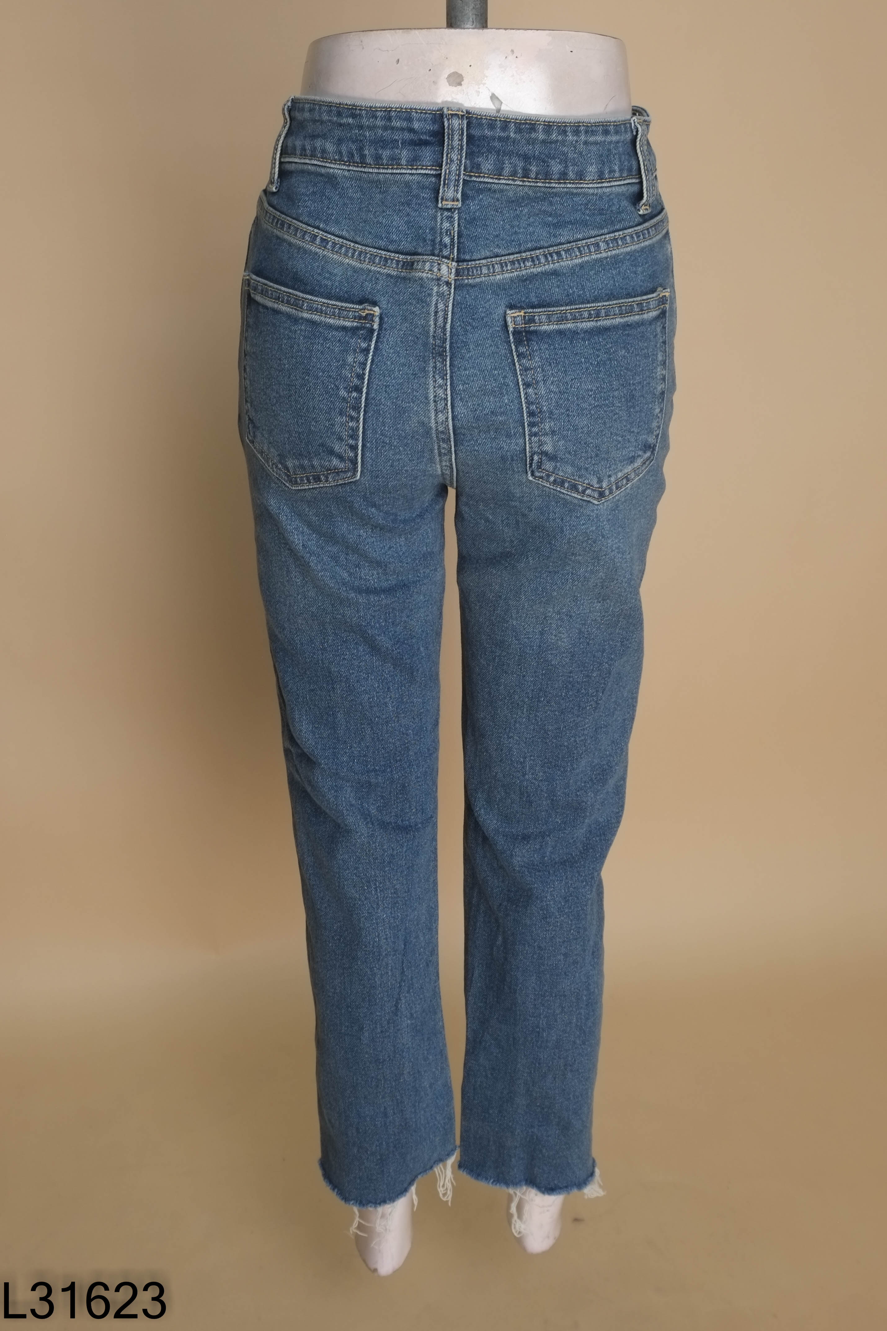 Quần jeans REDE xanh cắt gấu