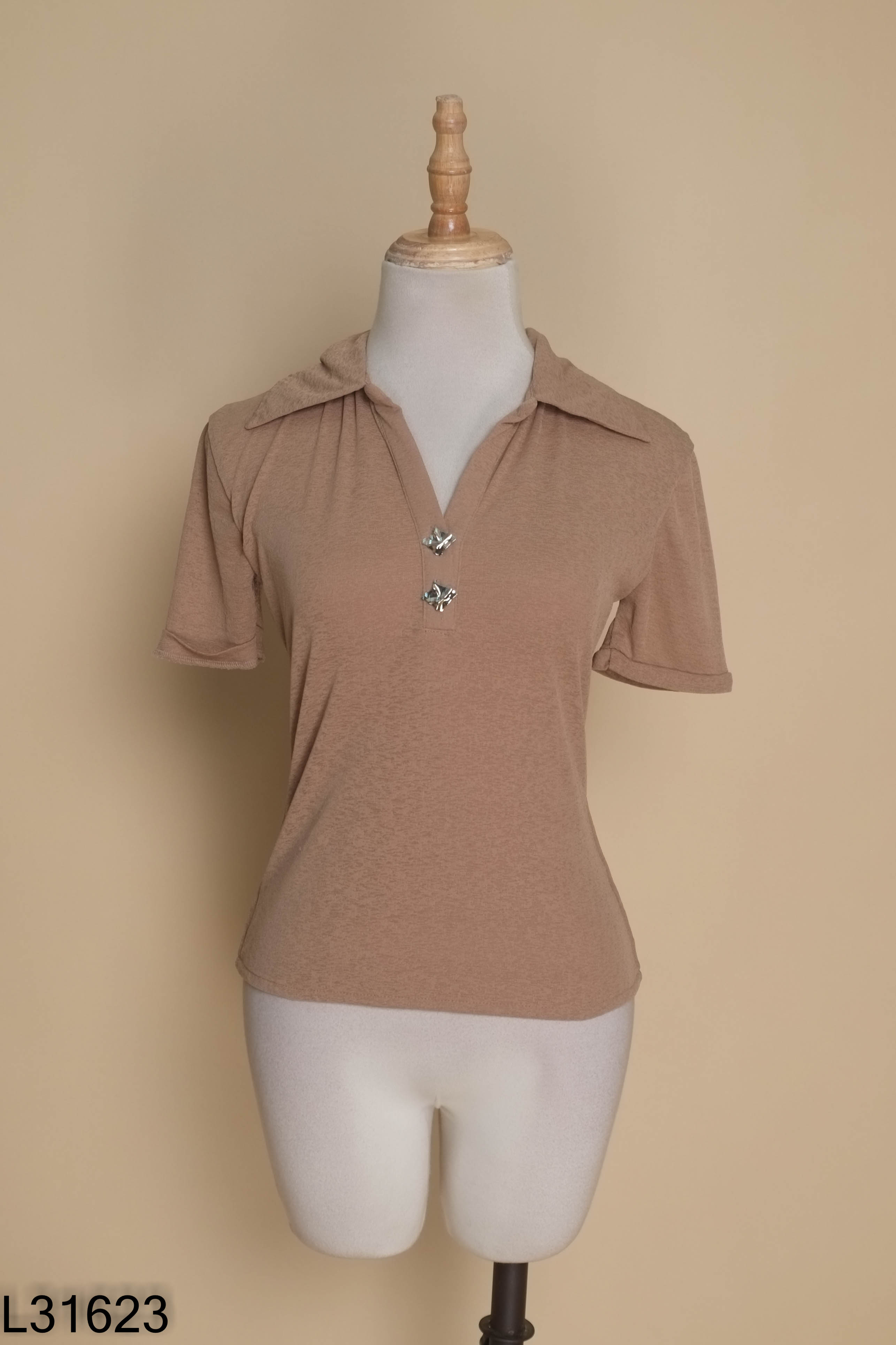 Áo nâu be RECHIC cổ bẻ