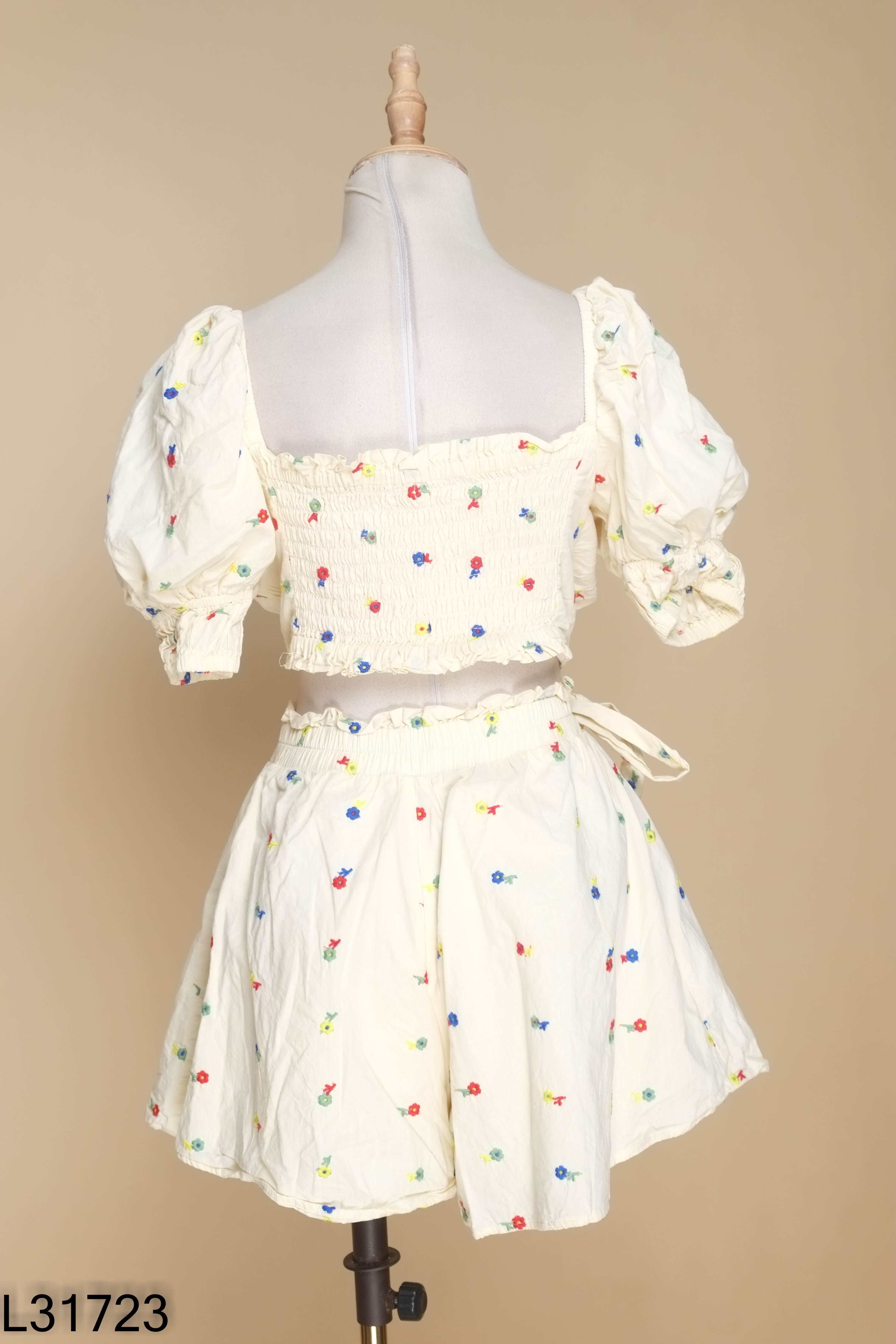 Set Áo croptop be thêu hoa + Quần short