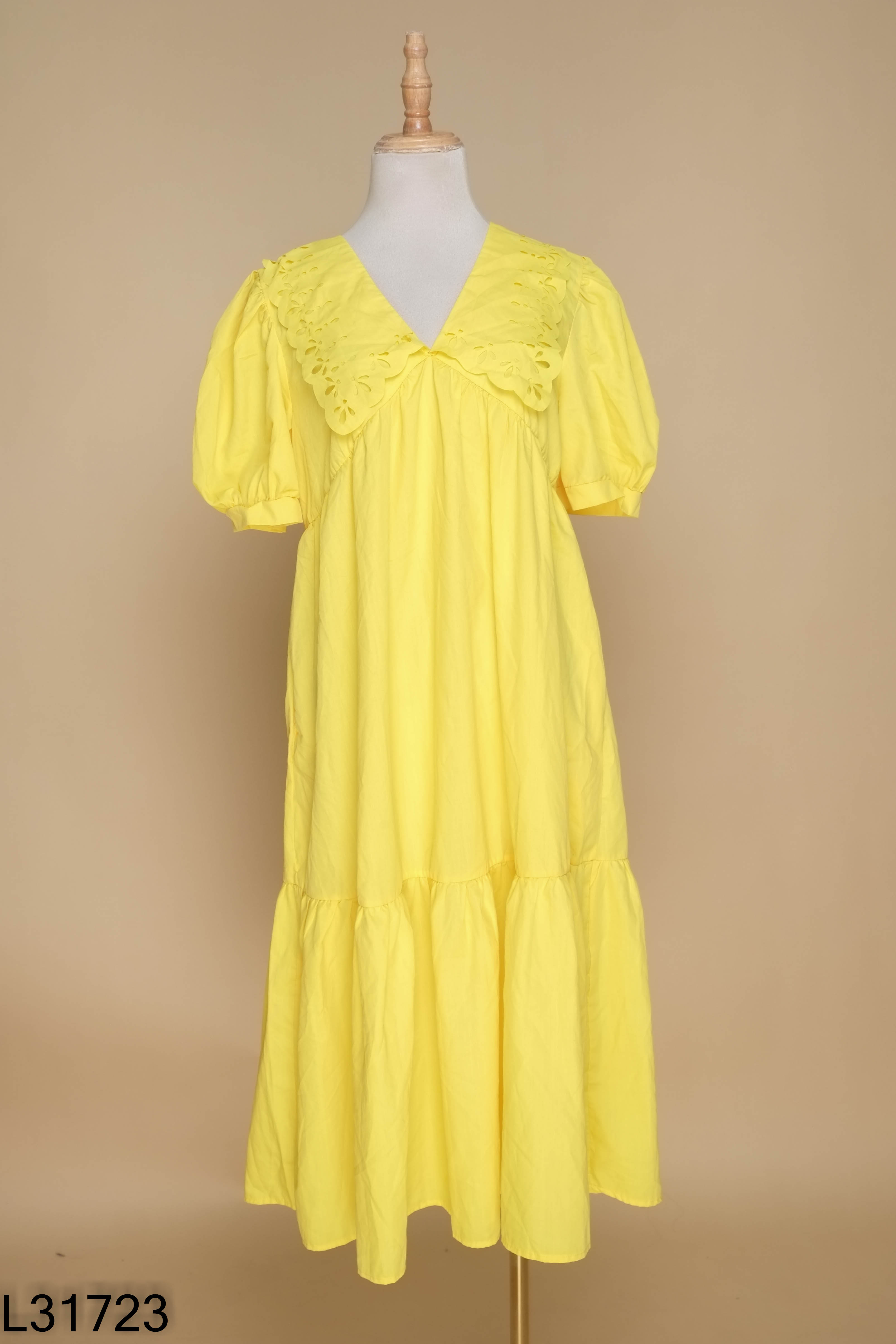 Váy vàng babydoll phối cổ cánh bướm