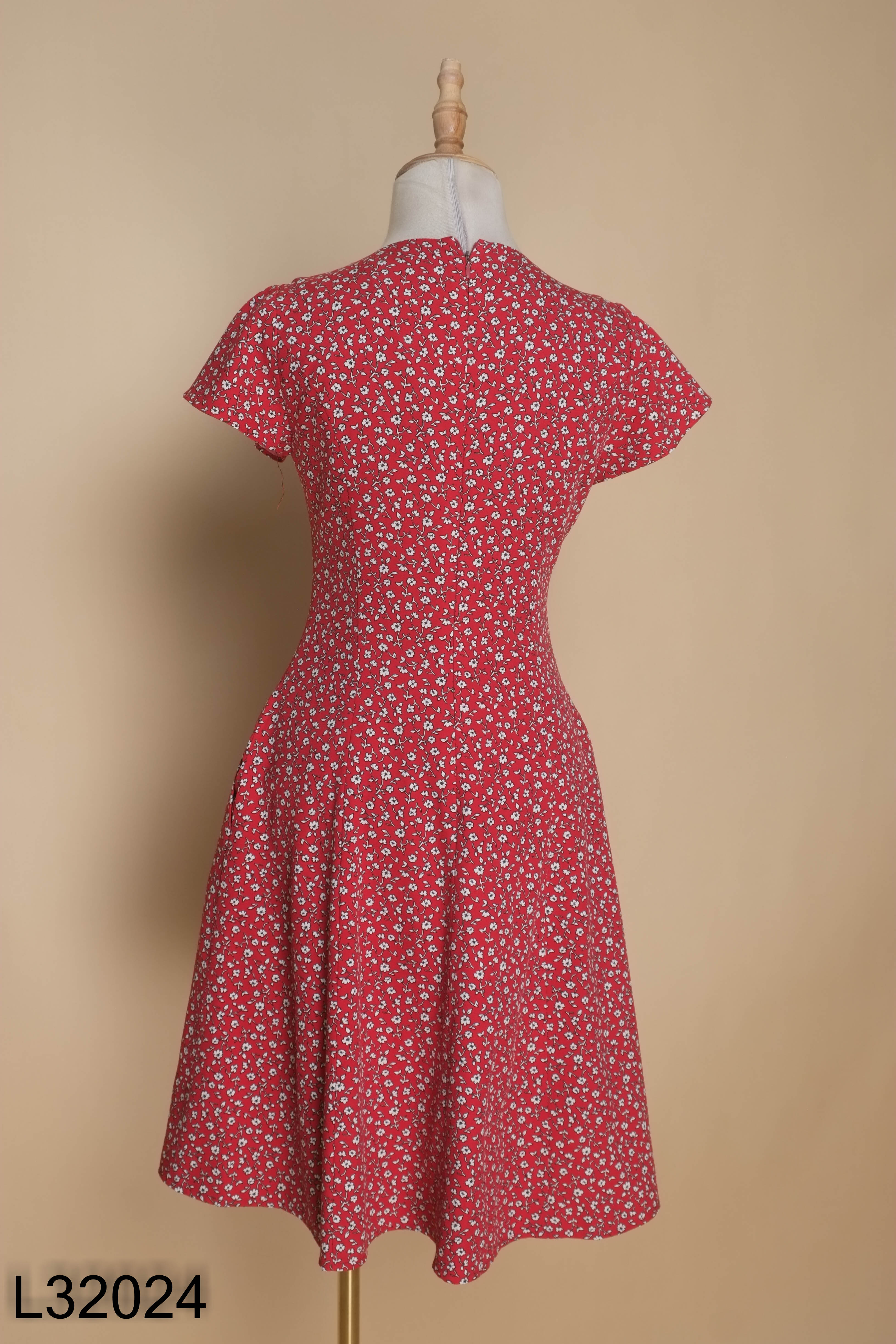 Váy đỏ hoa ADORE DRESS phối cúc